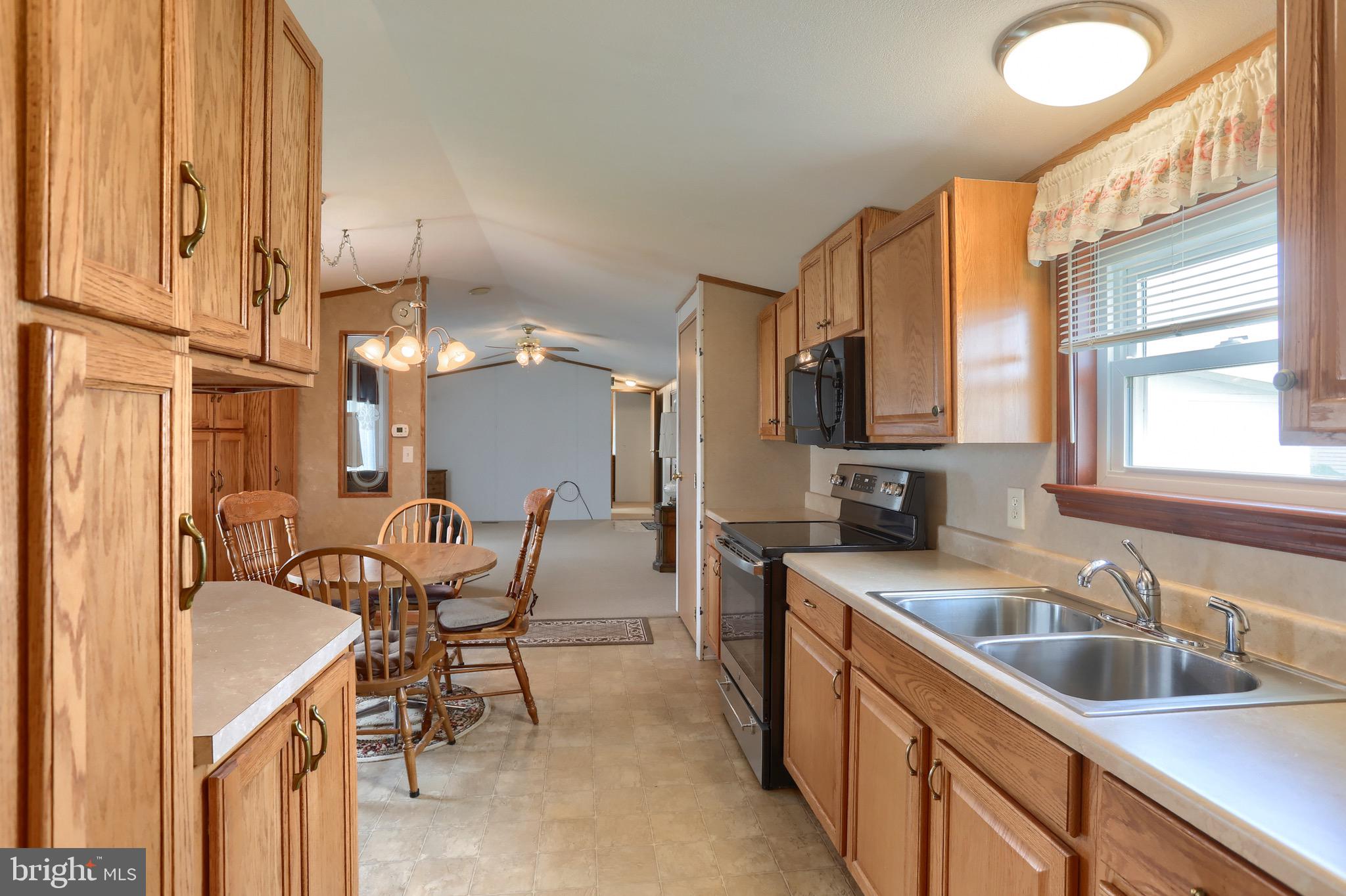 COUNTRY ACRES GOLD - Residential