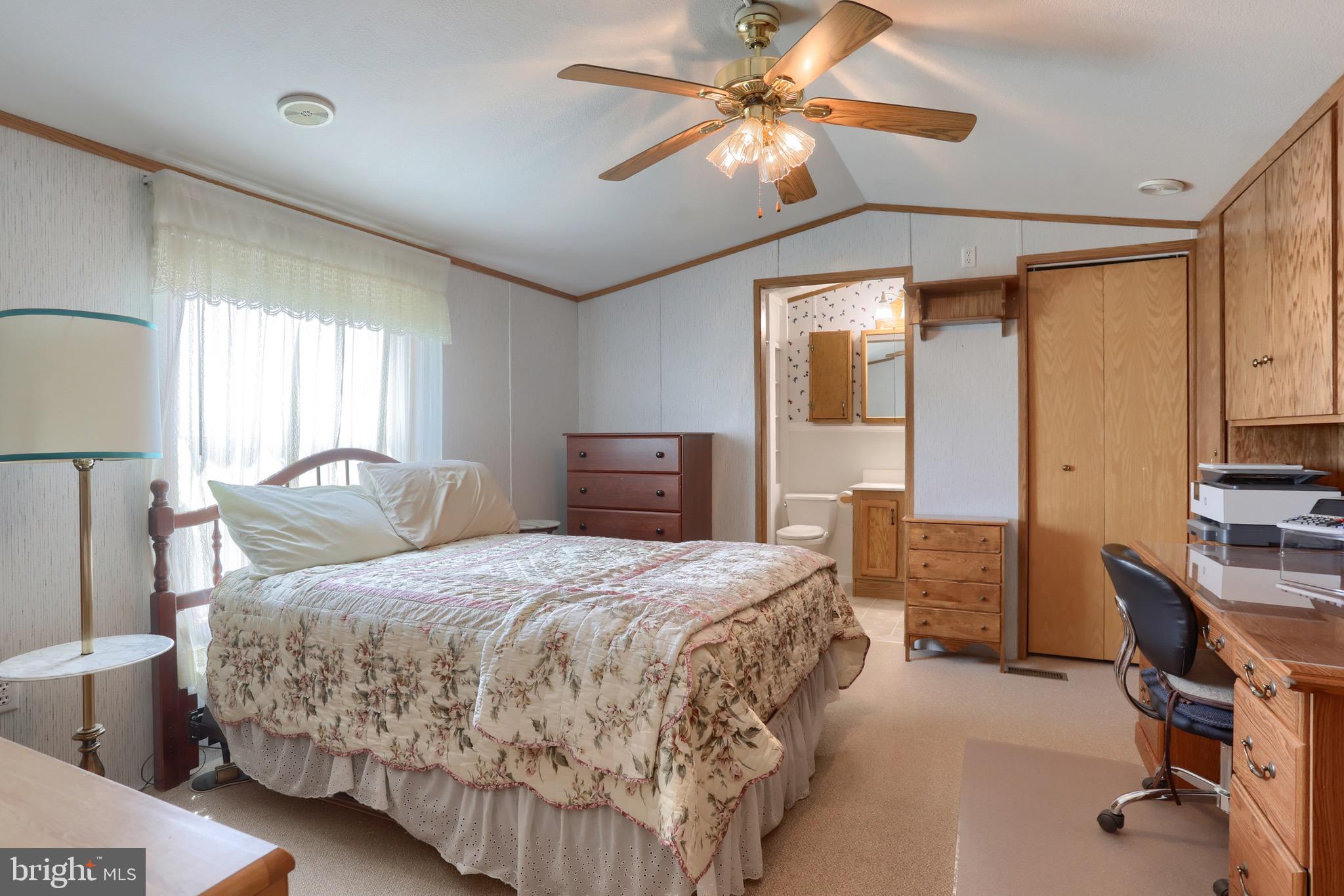 COUNTRY ACRES GOLD - Residential
