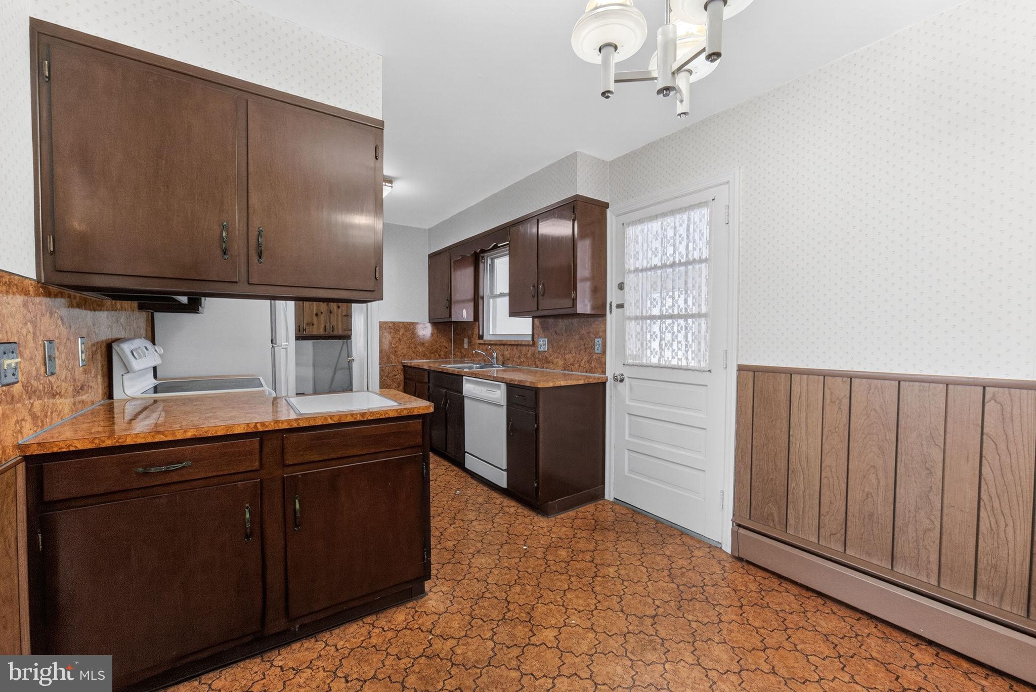 PARKSIDE COURTS - Residential