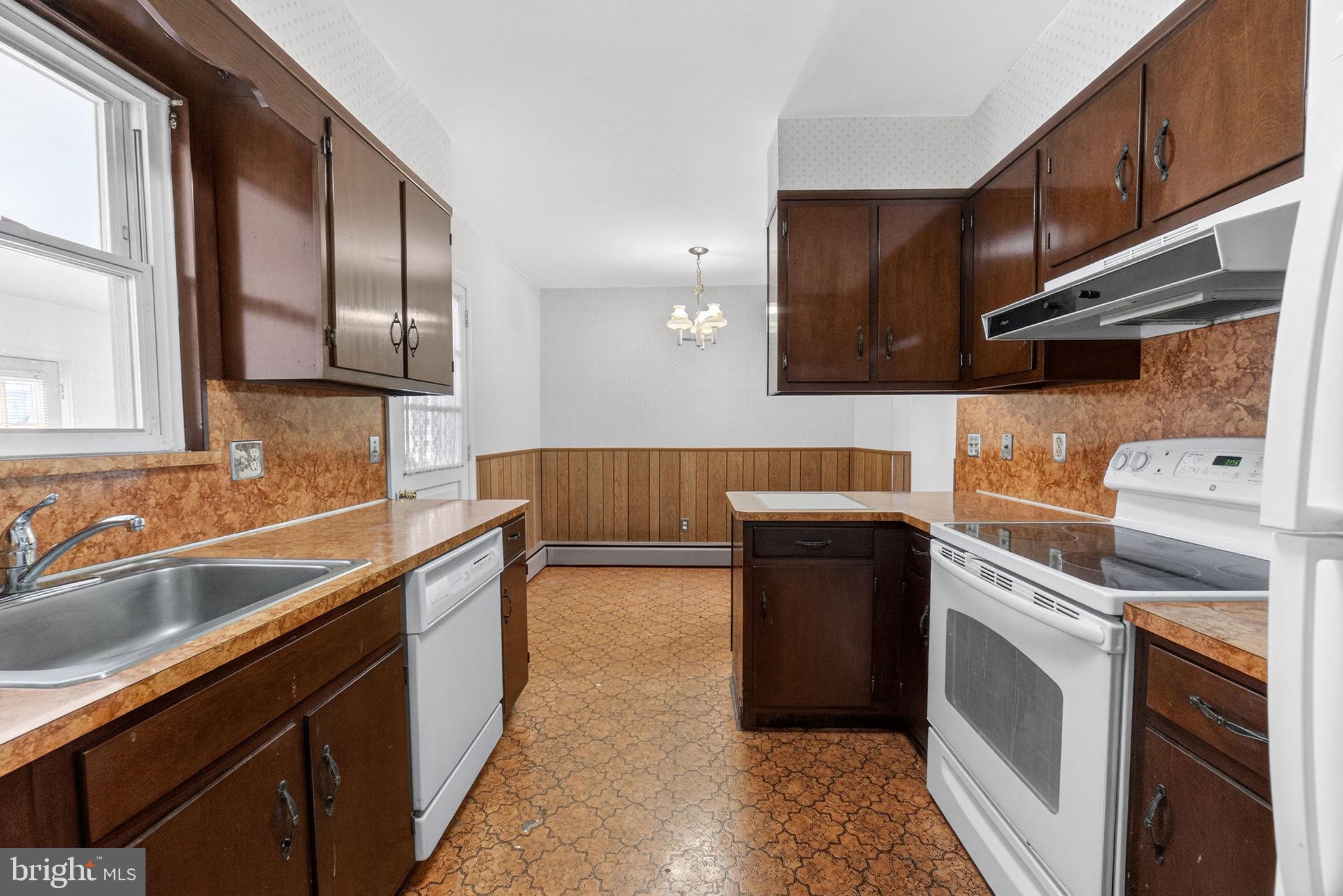 PARKSIDE COURTS - Residential