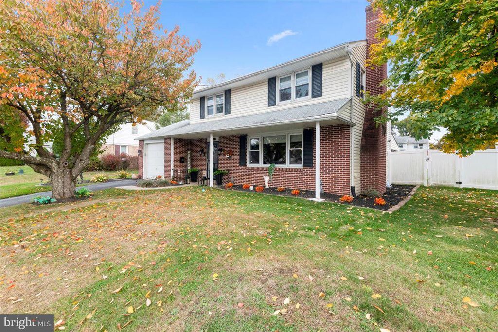 Photo of 532 Lincoln Avenue, SOUDERTON, PA 18964 (MLS # PAMC2160186)