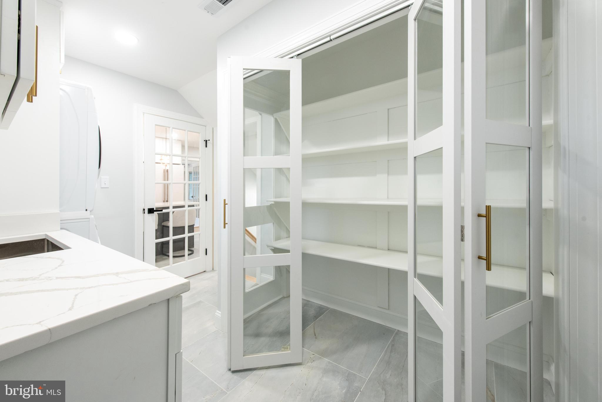 WOODSIDE FOREST - Residential