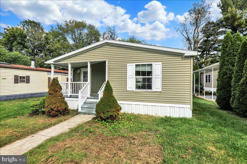 Photo of 137 Madge Drive, LANCASTER, PA 17603 (MLS # PALA2077338)
