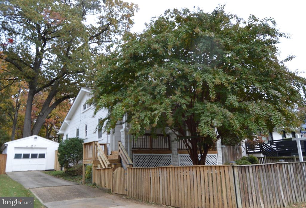 Photo of 5607 40th Avenue, HYATTSVILLE, MD 20781 (MLS # MDPG2180558)