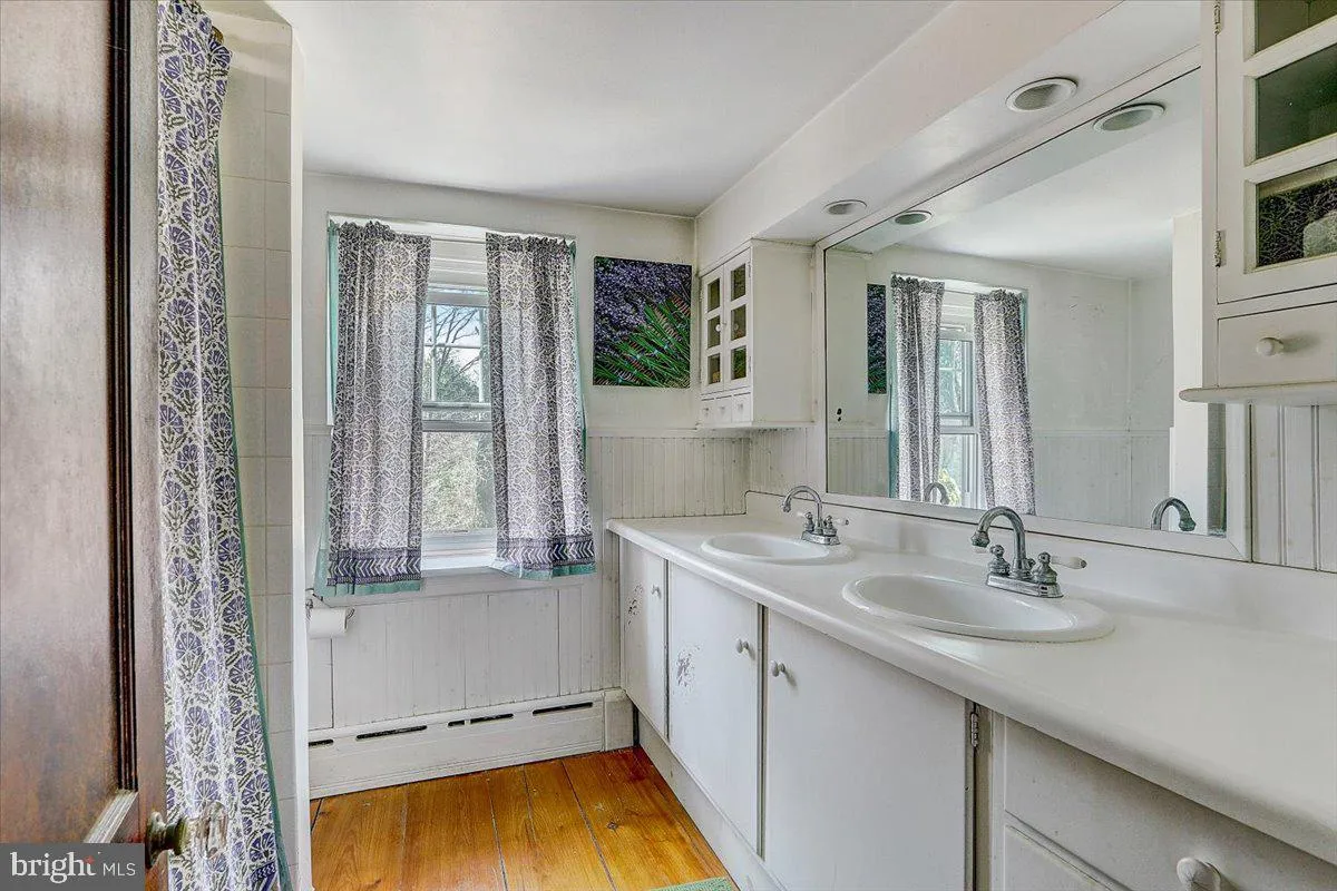 Dresher, Pennsylvania 19025, United States, 5 Bedrooms Bedrooms, ,2 BathroomsBathrooms,Residential,Active,83282