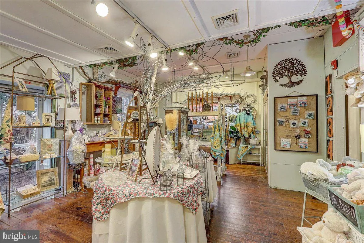 Dresher, Pennsylvania 19025, United States, 5 Bedrooms Bedrooms, ,2 BathroomsBathrooms,Residential,Active,83282