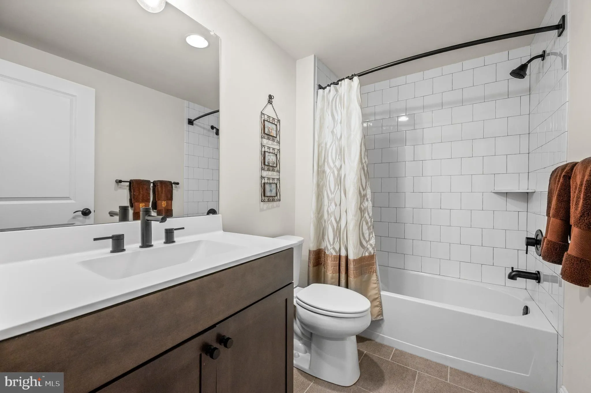 Newtown Square, Pennsylvania 19073, United States, 4 Bedrooms Bedrooms, ,5 BathroomsBathrooms,Residential,Contingent,208625