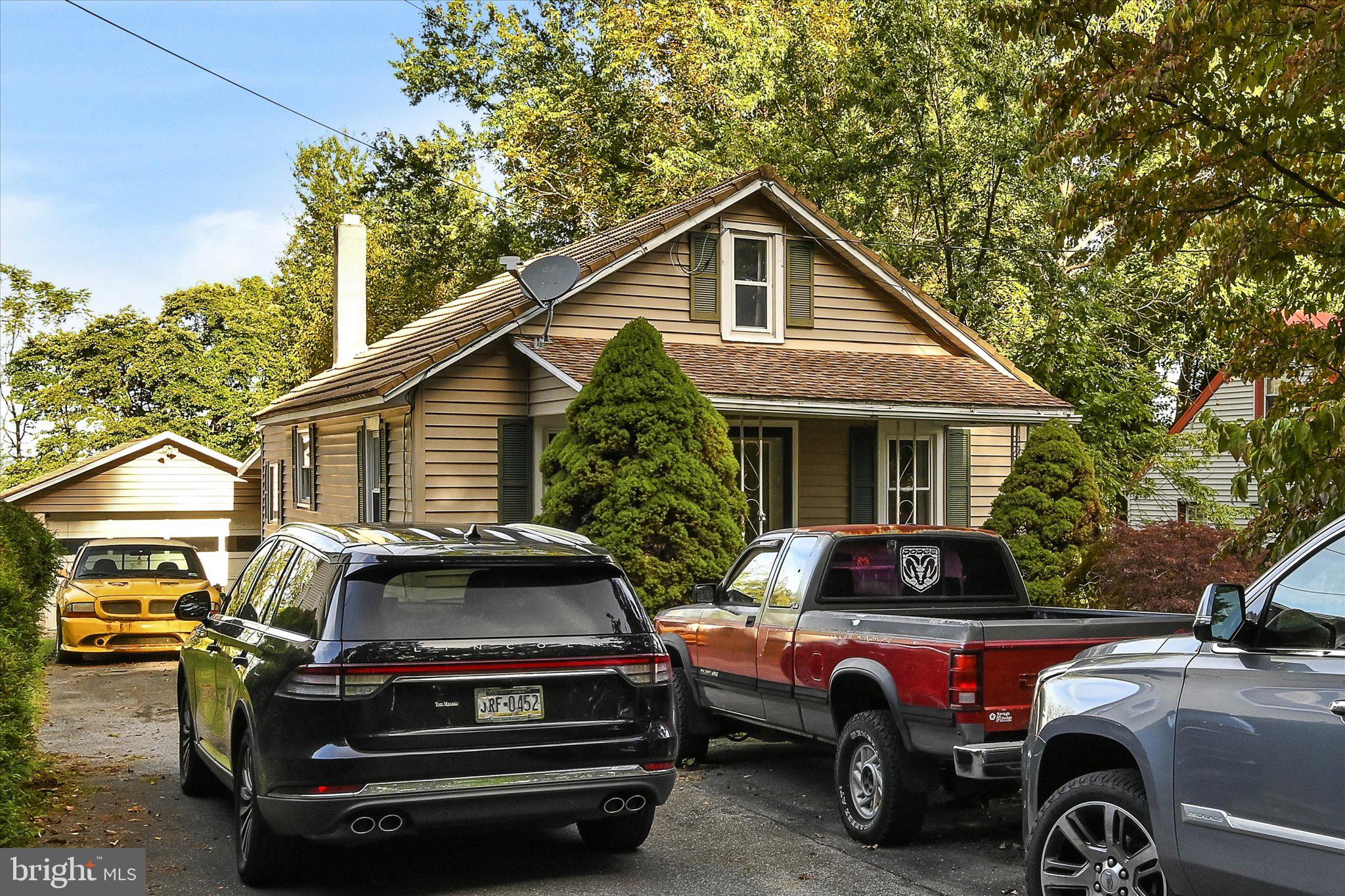261 W POPLAR STREET