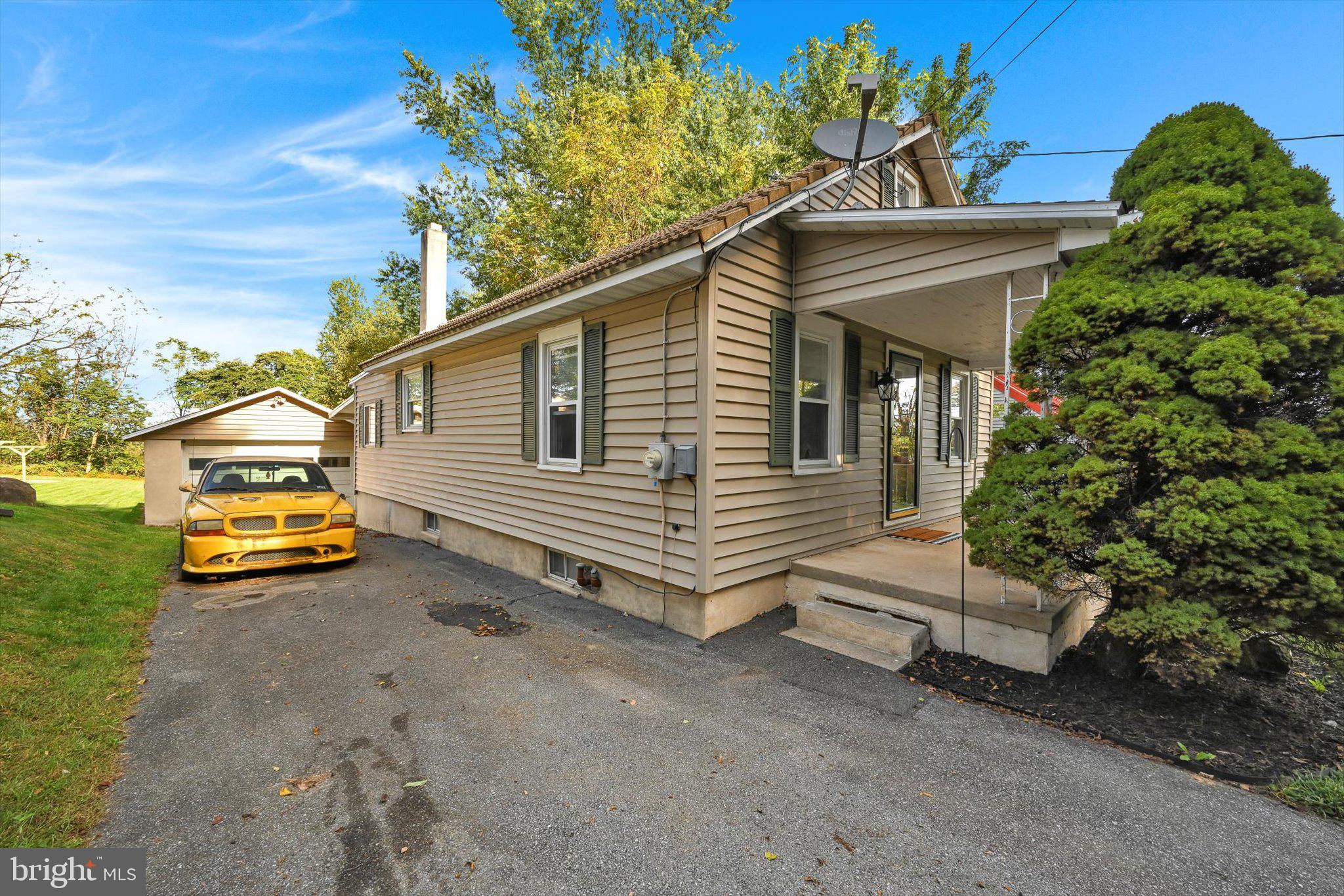 261 W POPLAR STREET