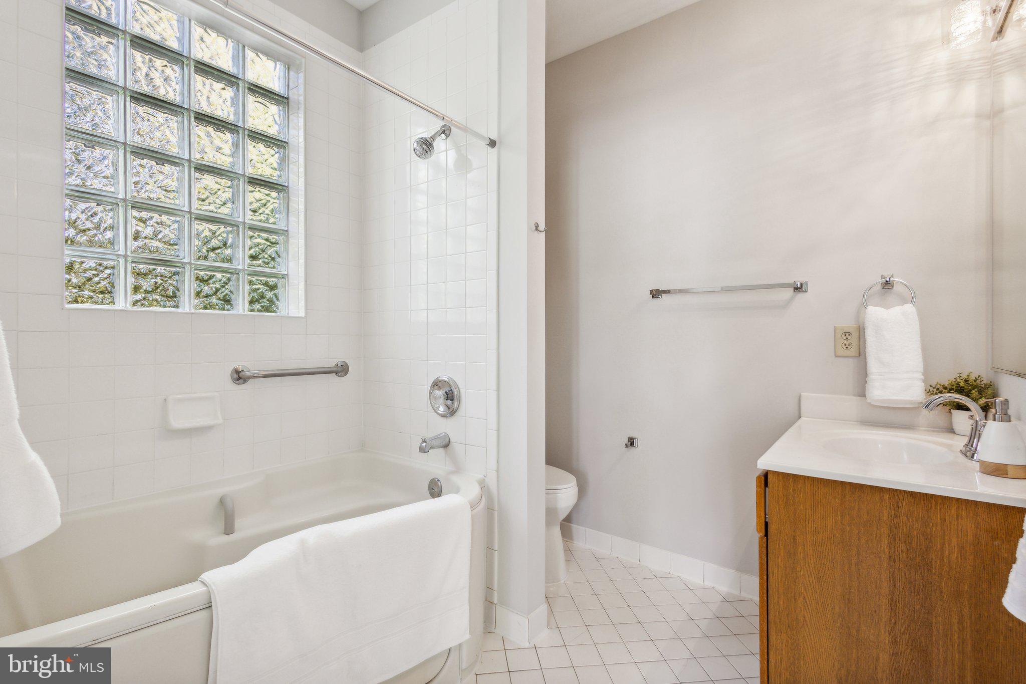 DIVINE LANDING - Residential