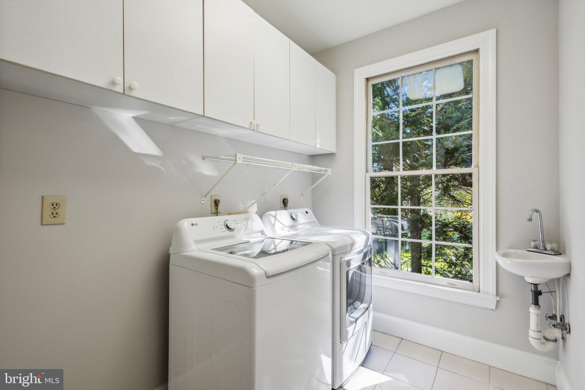 DIVINE LANDING - Residential