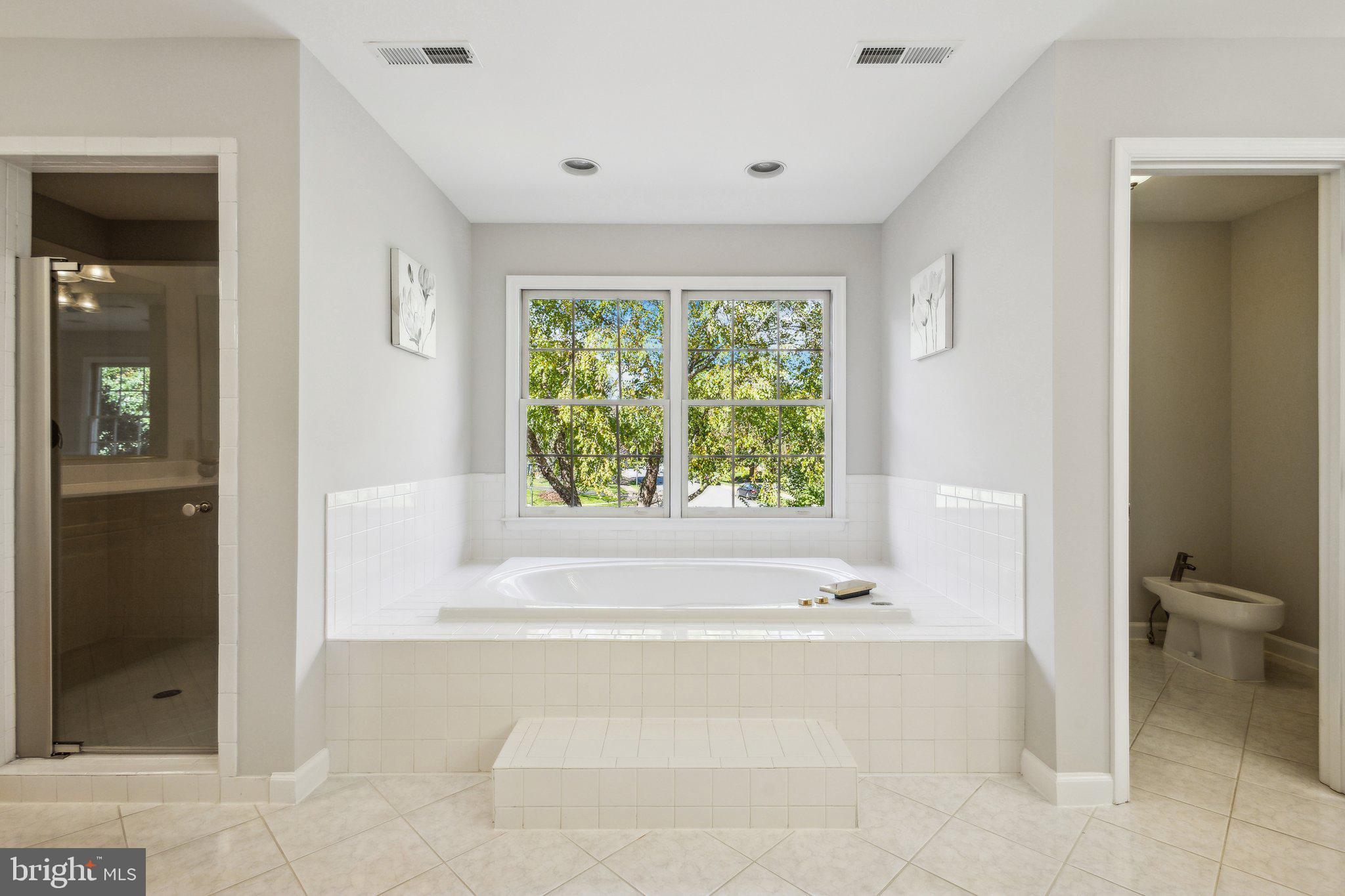 DIVINE LANDING - Residential