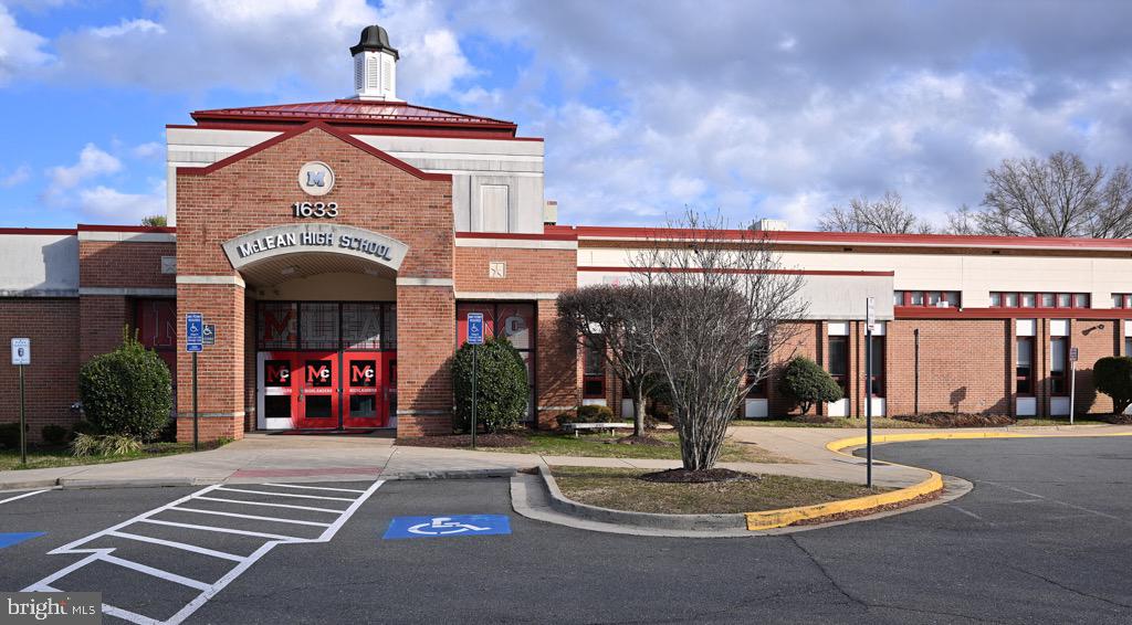 DIVINE LANDING - Residential