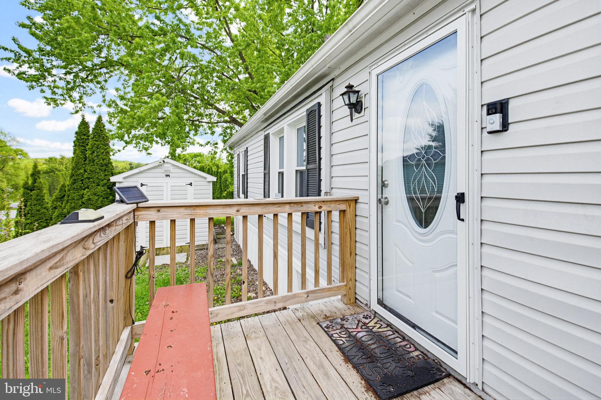 225 LONGWOOD COURT W