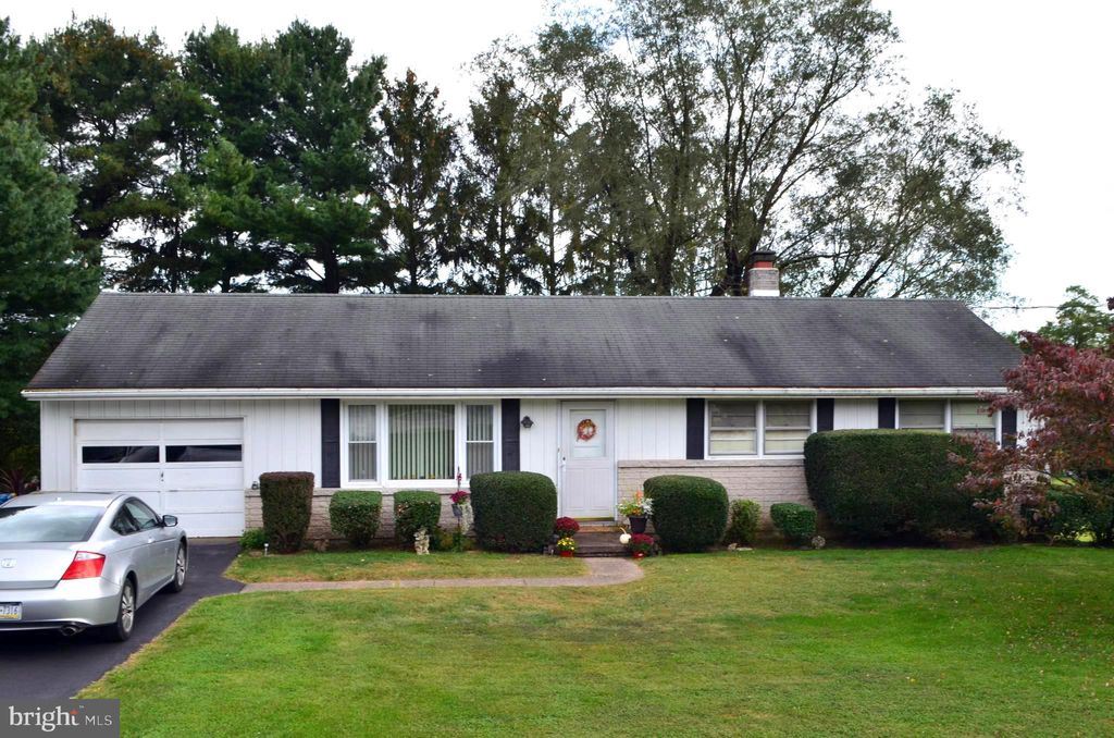 Photo of 880 Springvale Road, RED LION, PA 17356 (MLS # PAYK2091494)