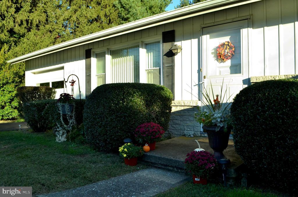 Photo of 880 Springvale Road, RED LION, PA 17356 (MLS # PAYK2091494)