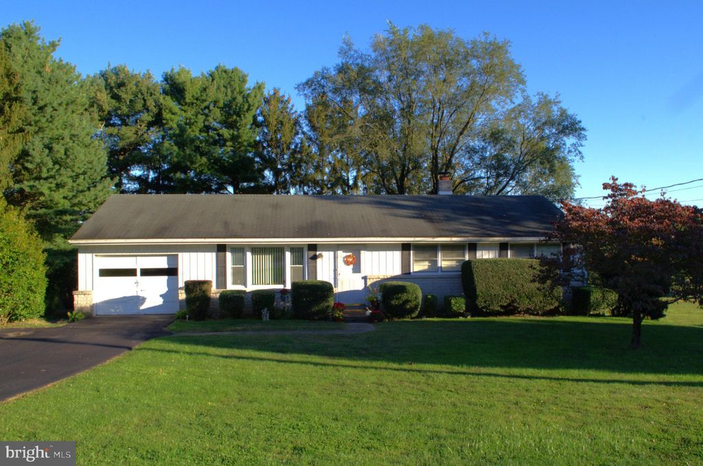 Photo of 880 Springvale Road, RED LION, PA 17356 (MLS # PAYK2091494)