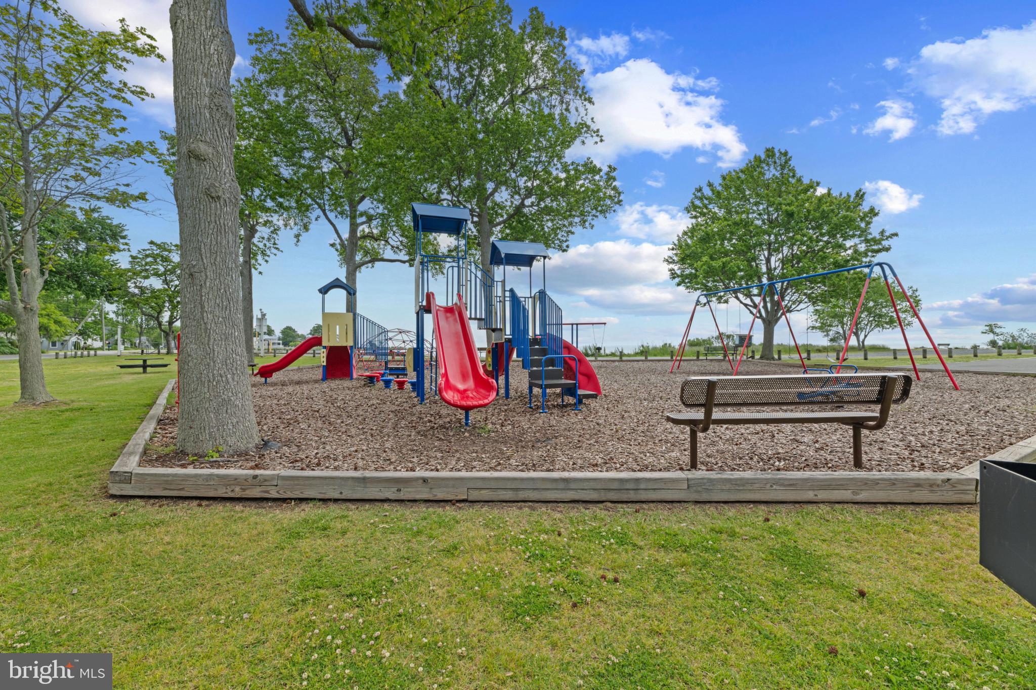 FRANKLIN MANOR BEACH - Residential