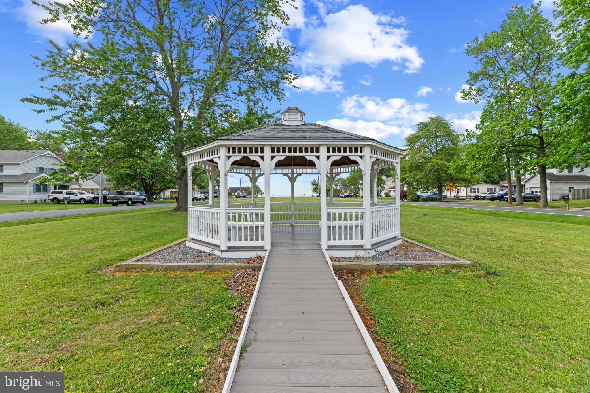 FRANKLIN MANOR BEACH - Residential