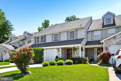 Townhouse For Sale - 308 Hazelwood Lane<br/> Burlington County, MARLTON, NJ 08053