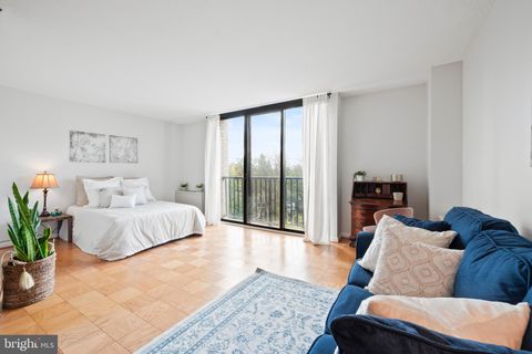 Photo of 4242 E West Highway #617, CHEVY CHASE, MD 20815 (MLS # MDMC2203832)