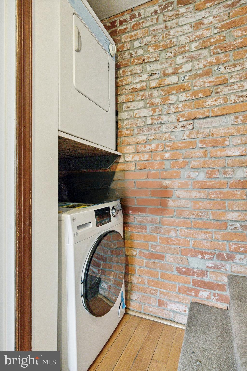 QUEEN VILLAGE - Residential