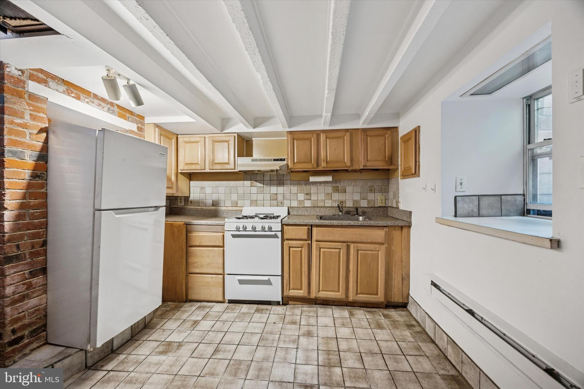 QUEEN VILLAGE - Residential