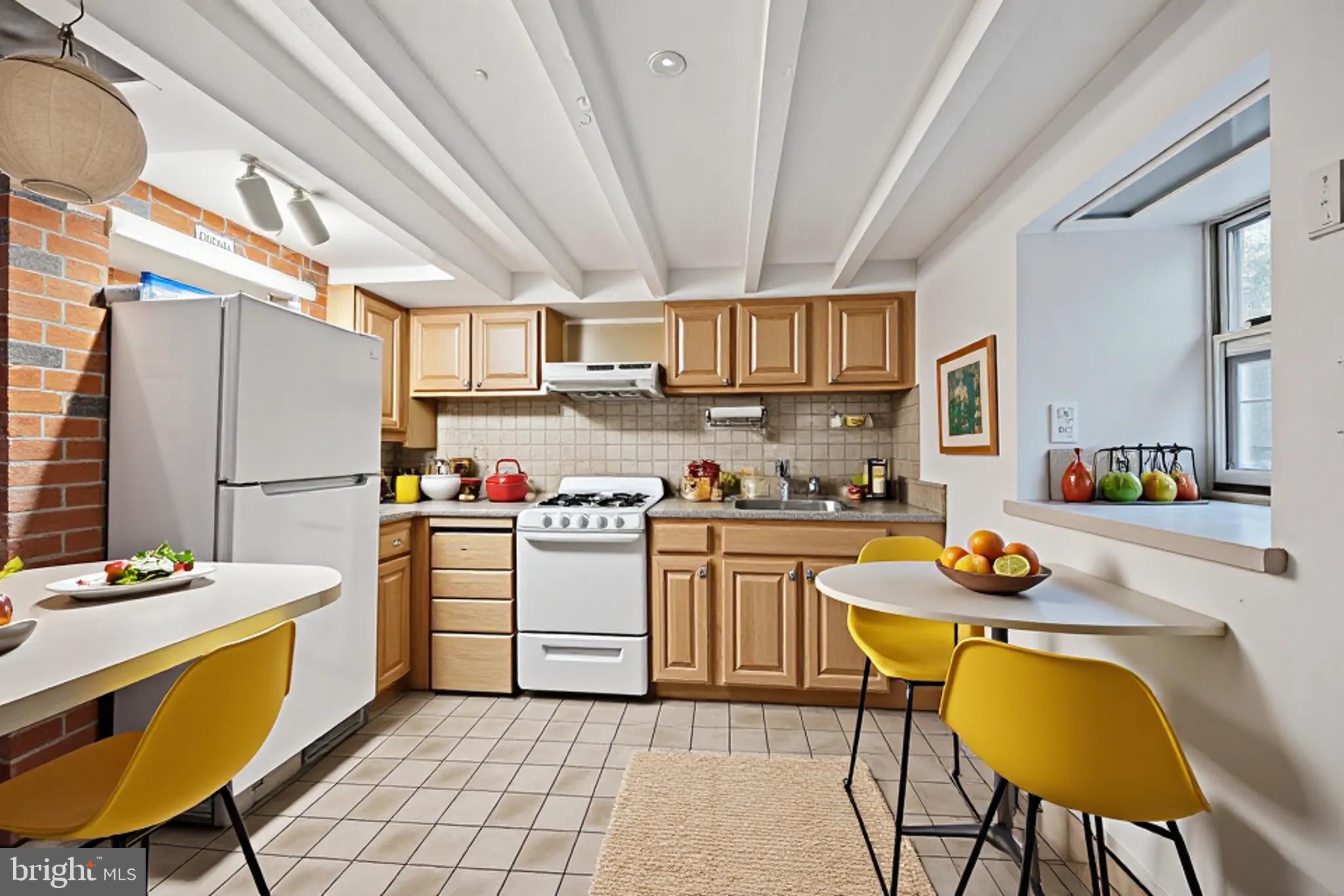 QUEEN VILLAGE - Residential