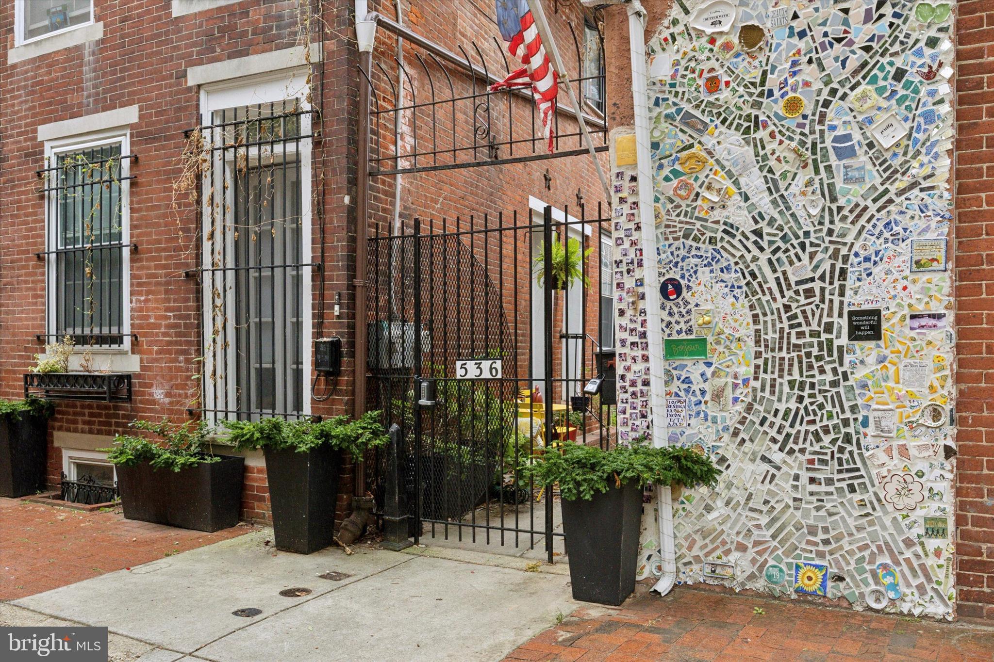 QUEEN VILLAGE - Residential