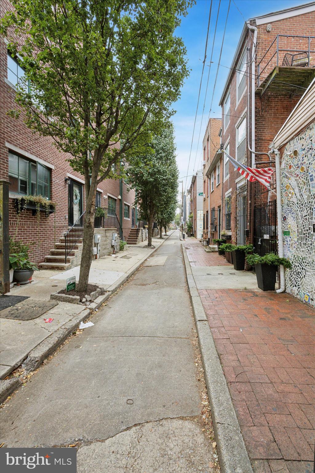 QUEEN VILLAGE - Residential