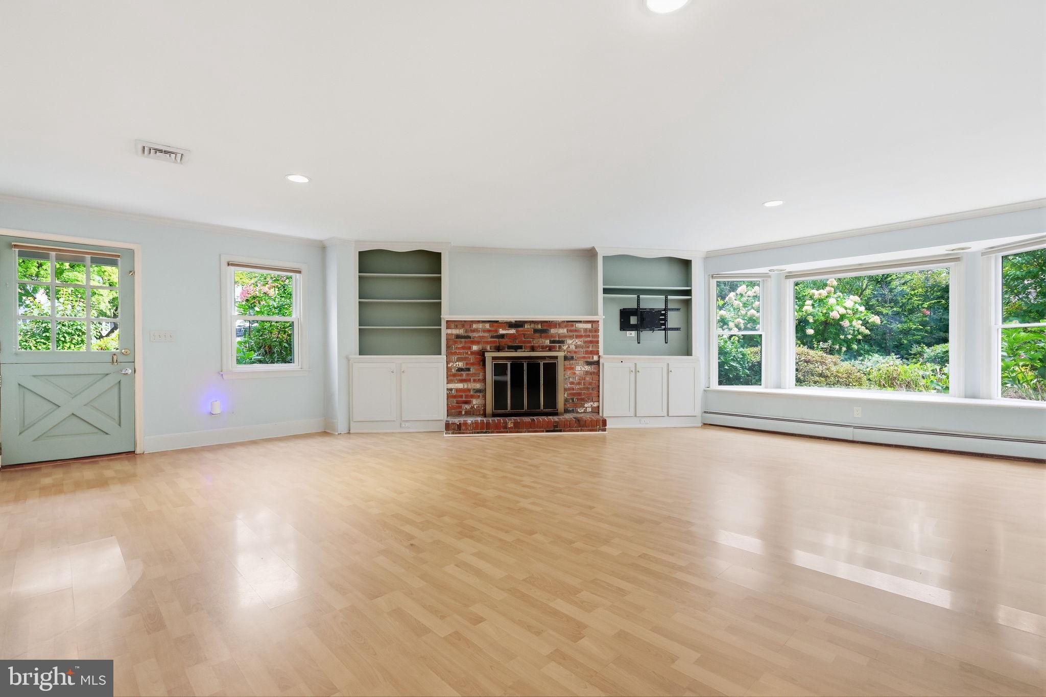 1101 LINDEN AVENUE