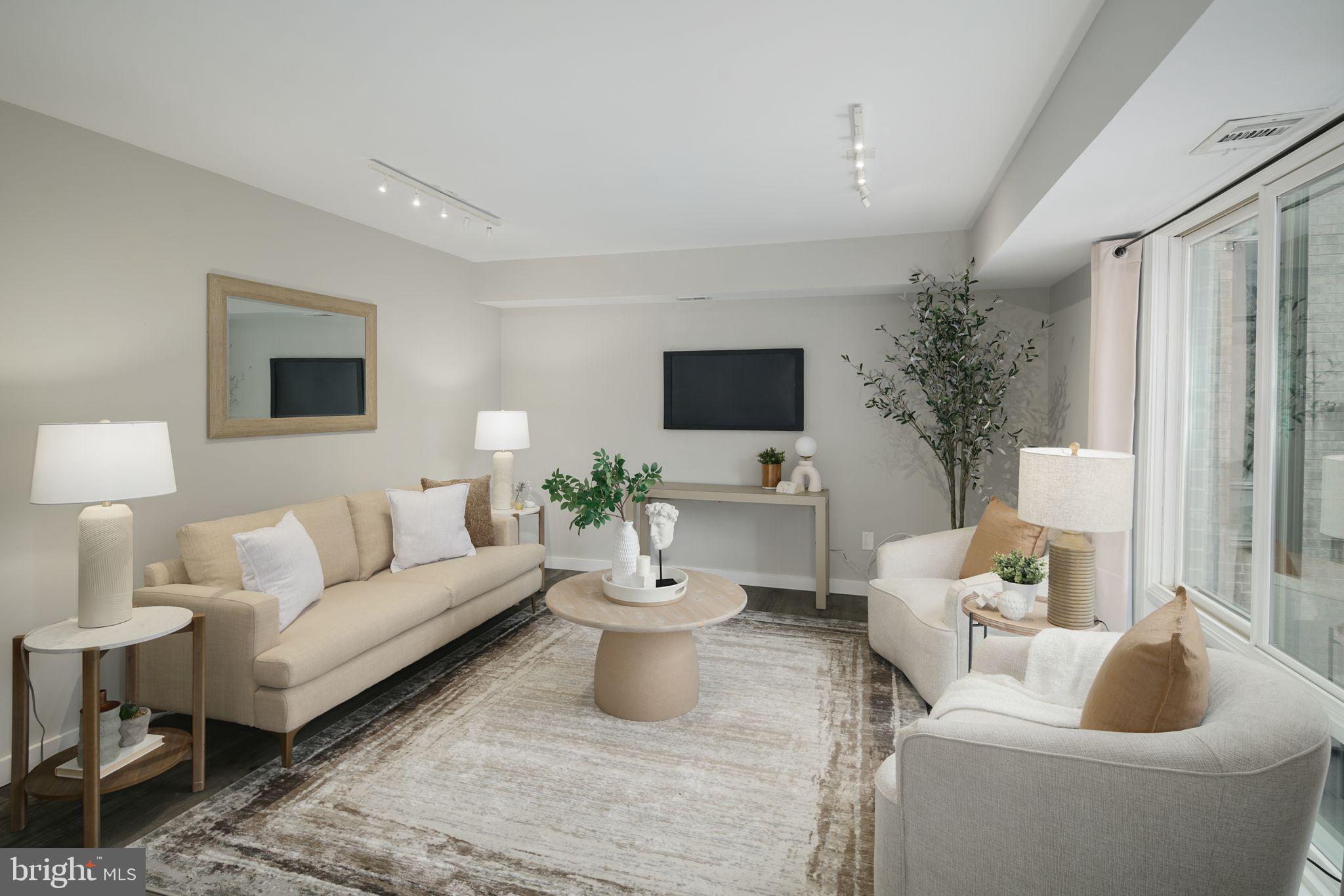 SOCIETY HILL - Residential