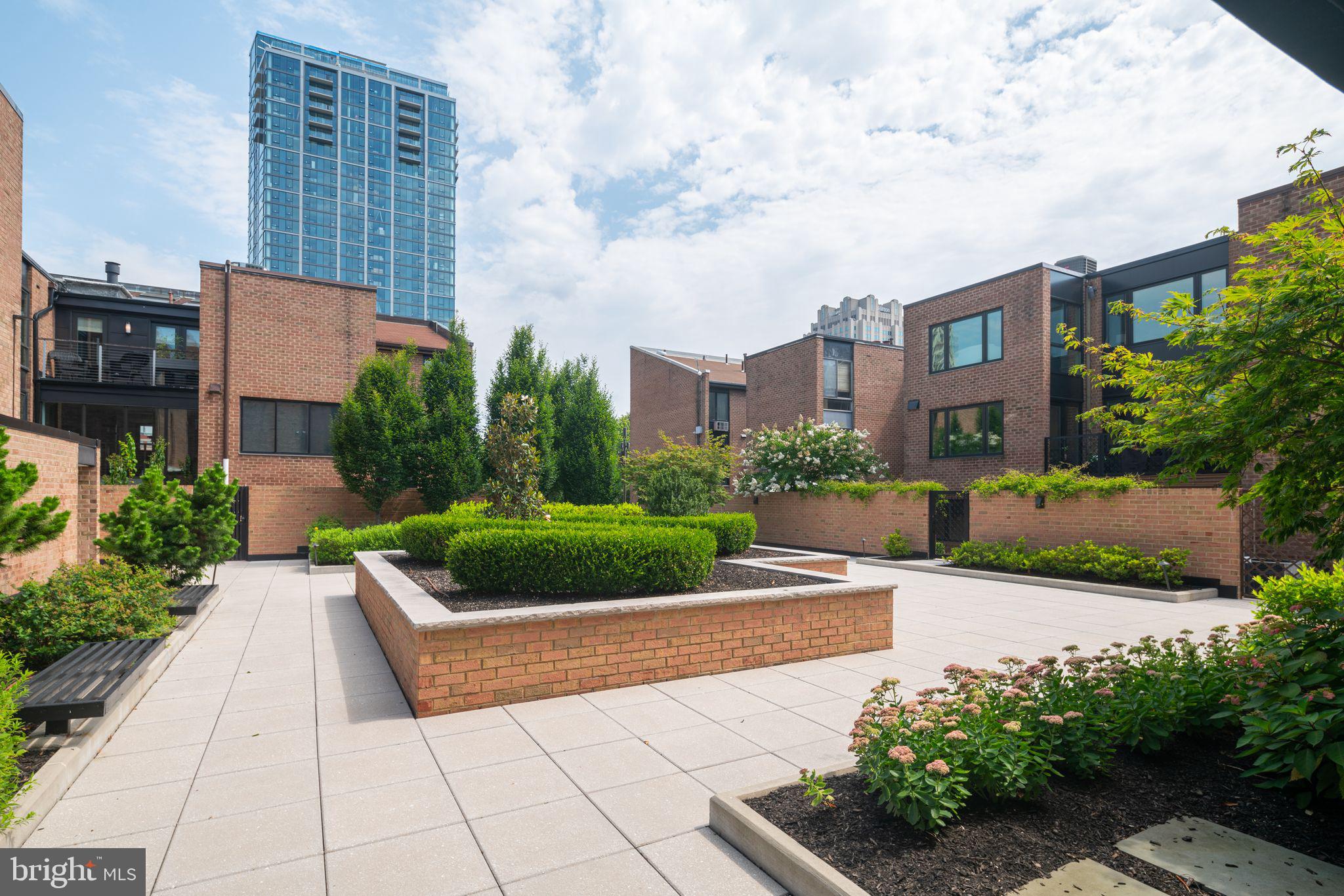 SOCIETY HILL - Residential