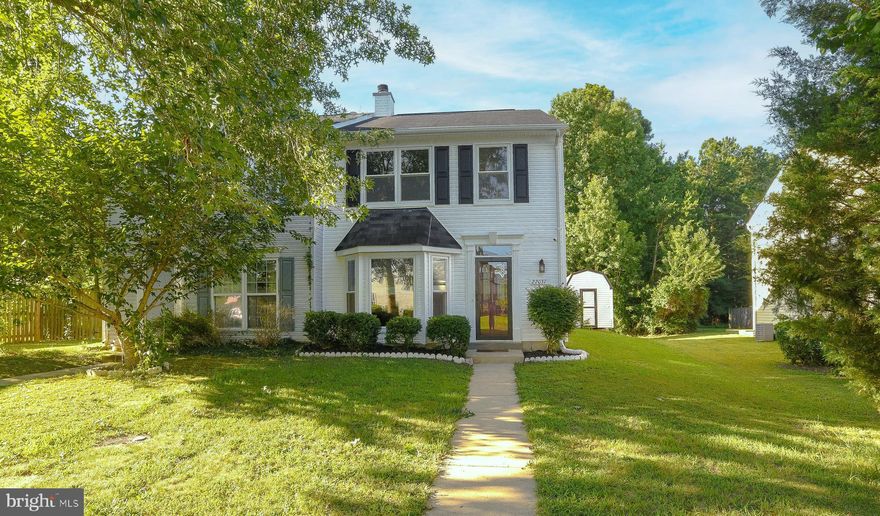 RARE FIND IN SAINT GEORGES HUNDRED....TWO UNITS ONLY IN THIS BUILDING!  LOCATED OFF THE PARKING CIRCLE TUCKED AWAY FOR MAXIMUM PRIVACY.  SPACIOUS FLOOR PLAN FEATURES LIVING ROOM WITH FIREPLACE THAT HAS A PELLET STOVE INSERT.  FORMAL DINING ROOM, THEN ON TO THE HUGE KITCHEN WITH SITTING AREA OR BREAKFAST ROOM.  LOTS OF WINDOWS LEADS YOU TO THE BACKYARD.  2ND FLOOR HAS PRIMARY BEDROOM AND 2 OTHER BEDROOM AND A FULL HALL BATH.