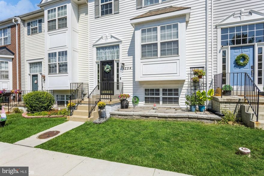 Welcome to this beautiful townhome in the sought-after Spring Ridge community. This spacious home features 4 bedrooms and 3.5 baths, offering ample space for comfortable living. The large eat-in kitchen is a highlight, with granite countertops, stainless steel appliances, and table space. Slider doors open to a deck that overlooks a wooded area, providing privacy and a serene view. The main level includes a spacious living room with a box bay window and a dining room, both adorned with hardwood floors. The primary bedroom is a luxurious retreat, featuring cathedral ceilings, a luxury bath with a soaking tub, and a separate shower. The lower level boasts a large family room with a walk-out to a private yard backing to a wooded area, a separate laundry room, a fourth bedroom, and a full bath.
This lovely townhome is located in the Spring Ridge community, which offers a wealth of amenities, including a pool. It is also an excellent commuter location, providing easy access to major roads and transportation. Don’t miss the opportunity to make this exceptional property your new home!