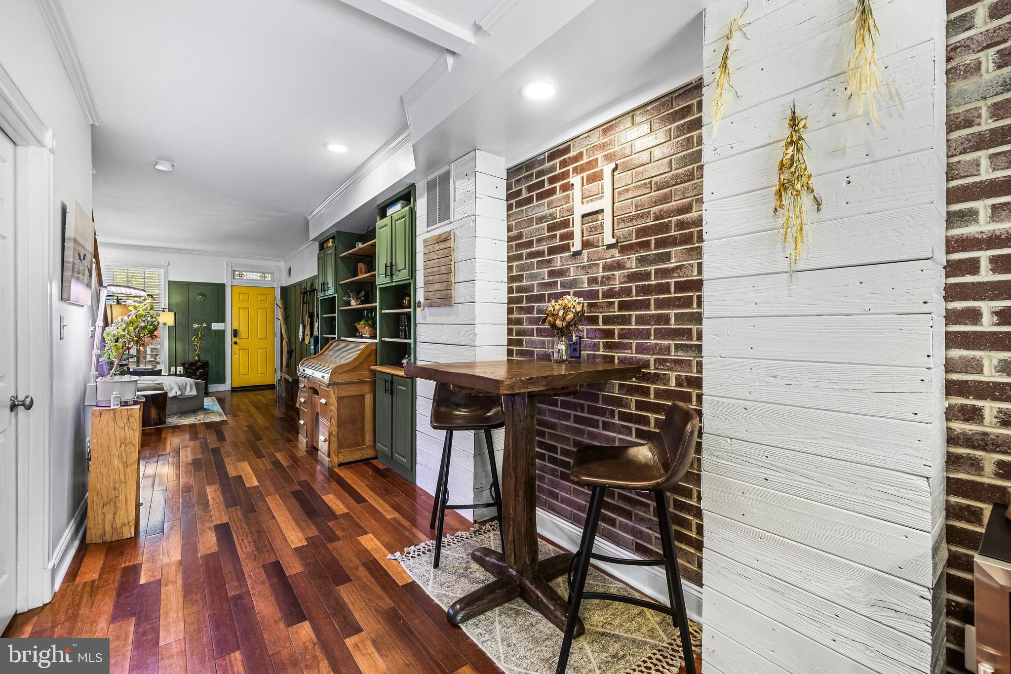 LOCUST POINT - Residential