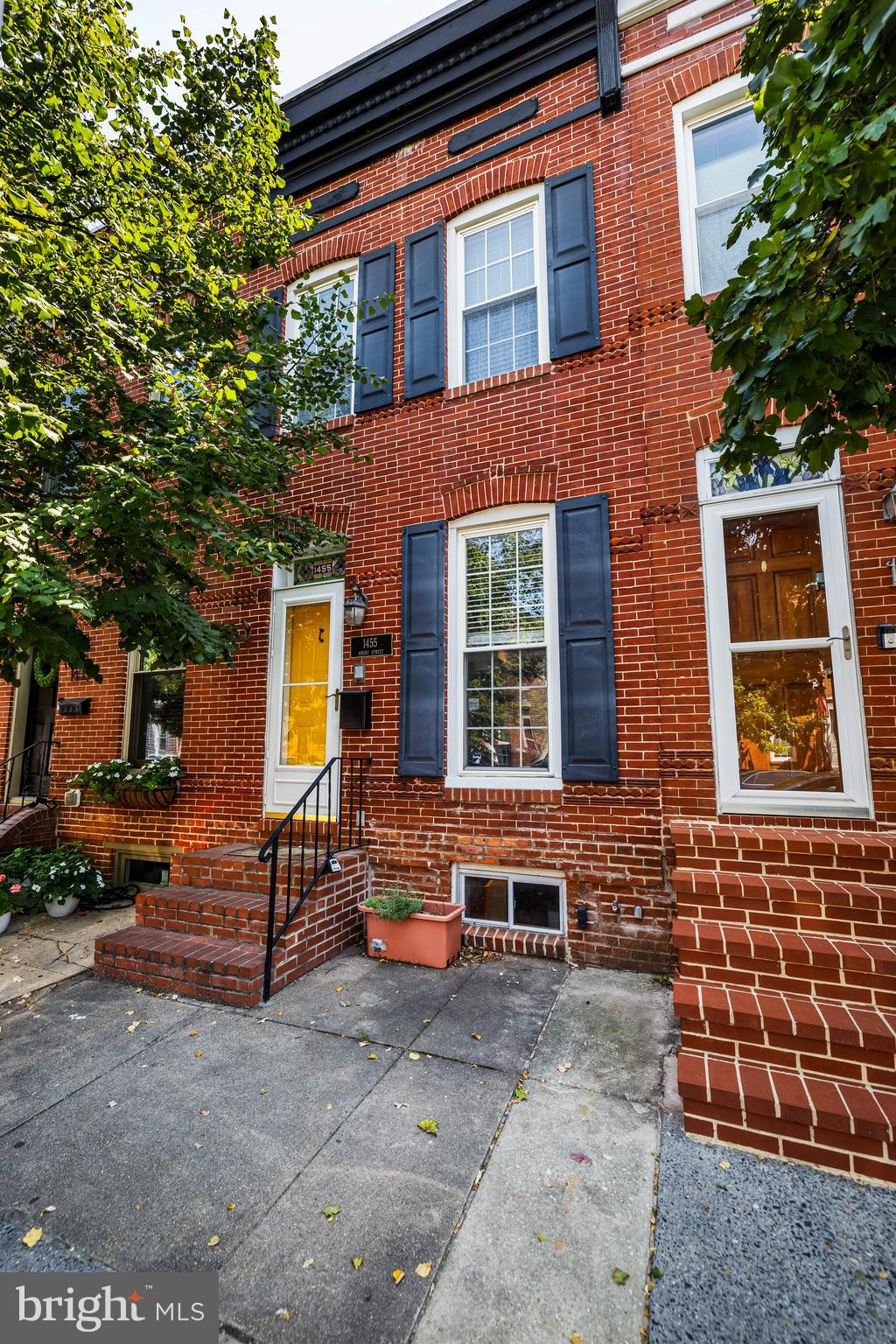 LOCUST POINT - Residential