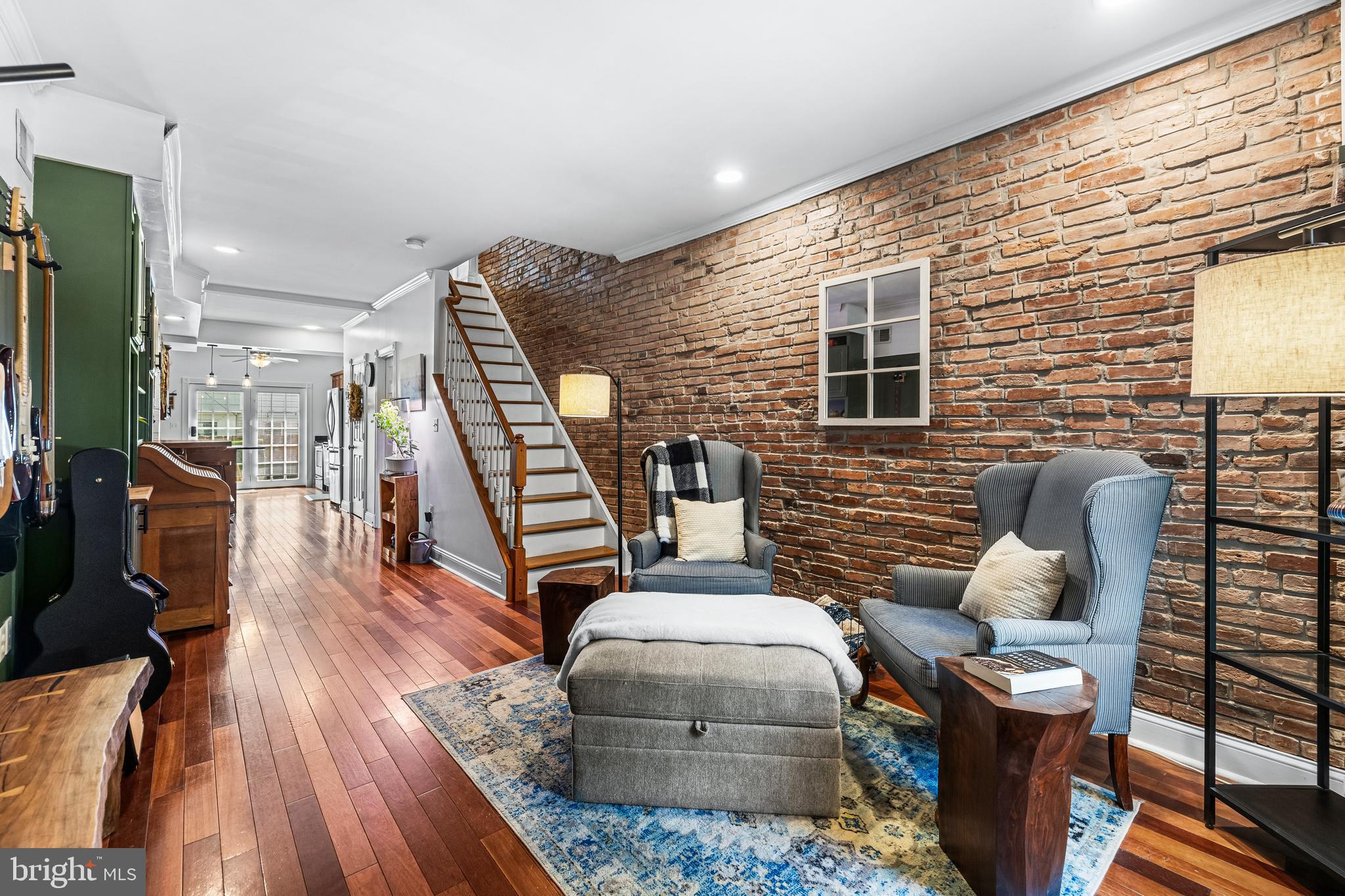 LOCUST POINT - Residential