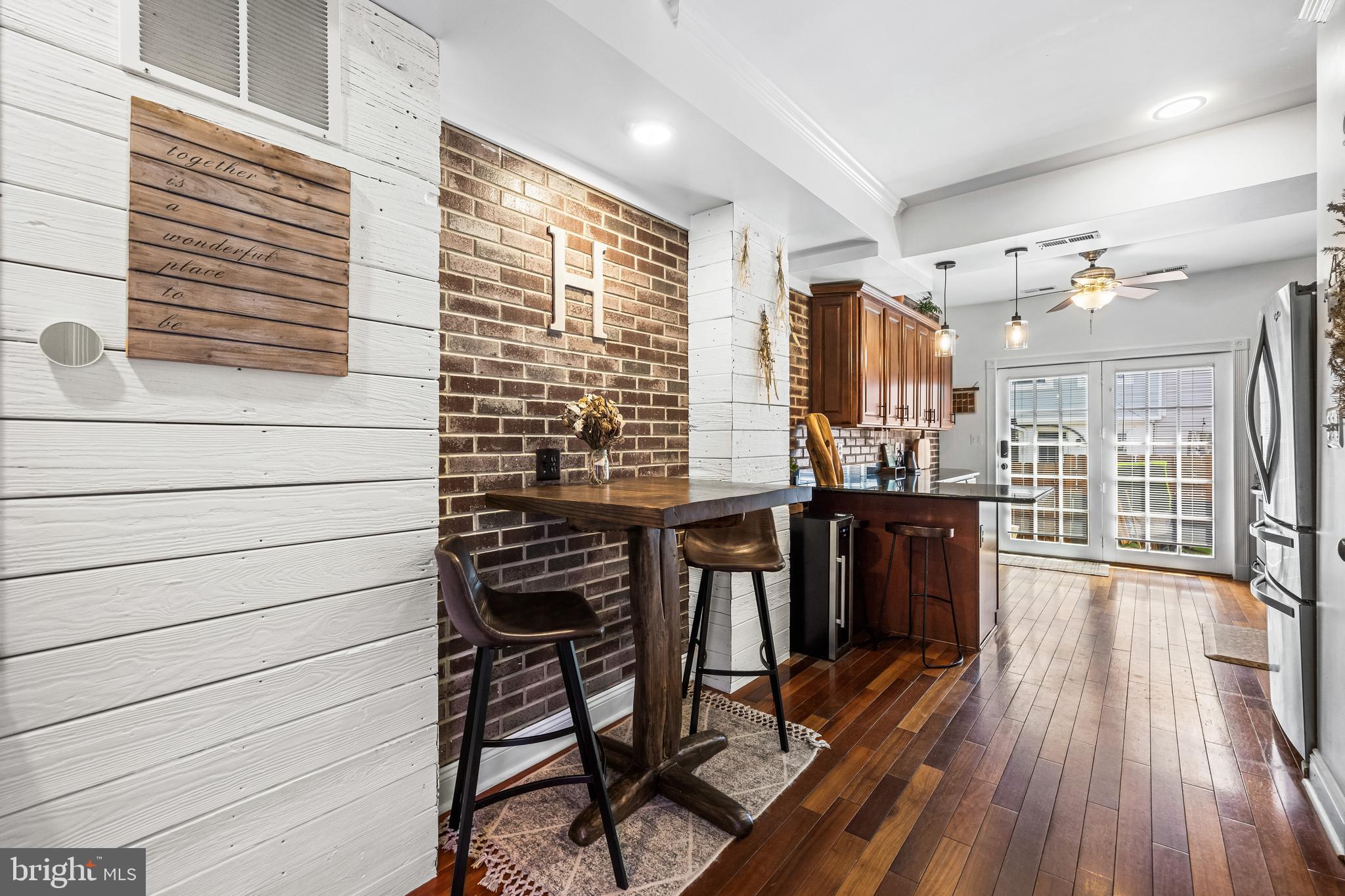 LOCUST POINT - Residential