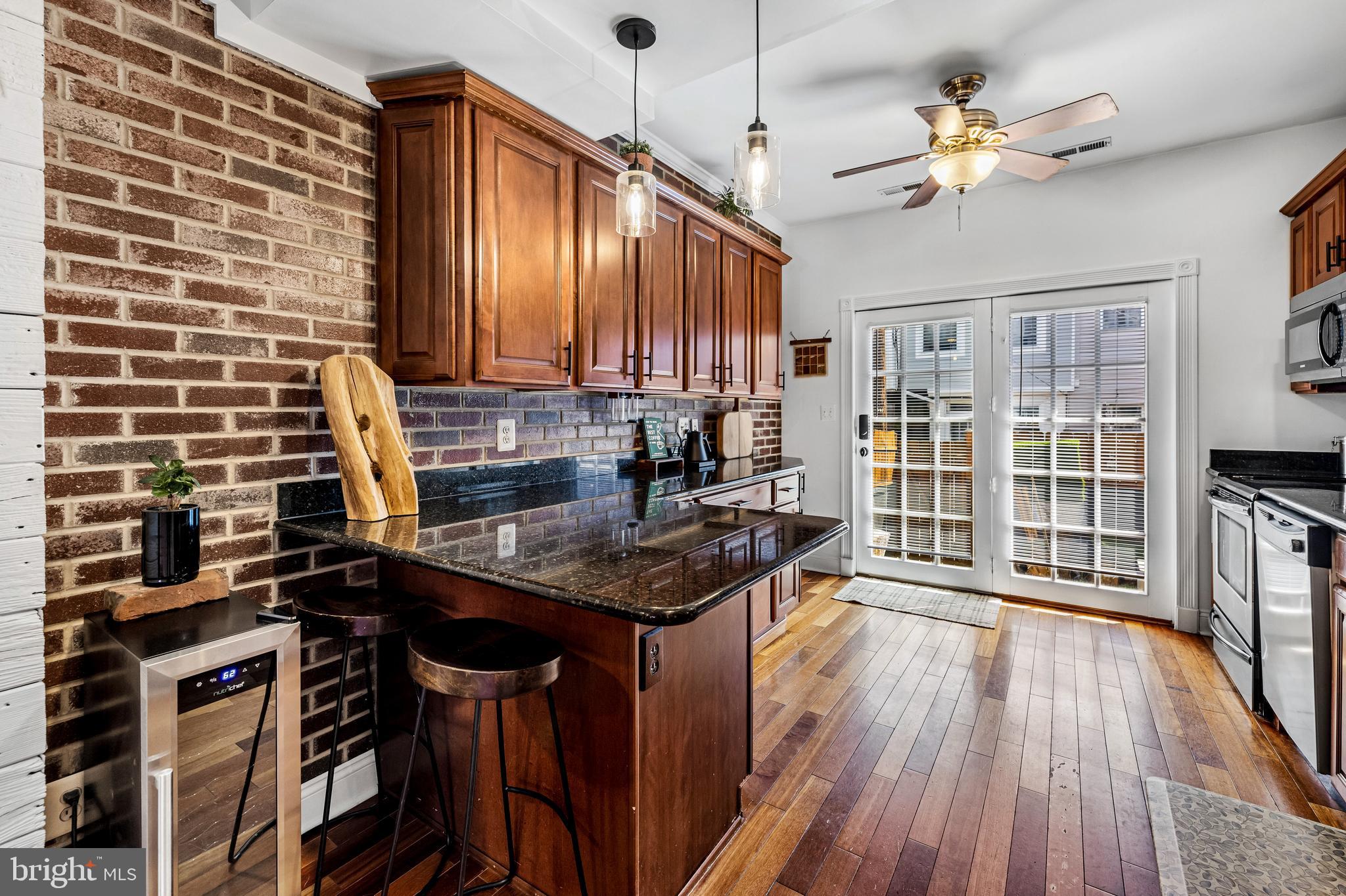 LOCUST POINT - Residential