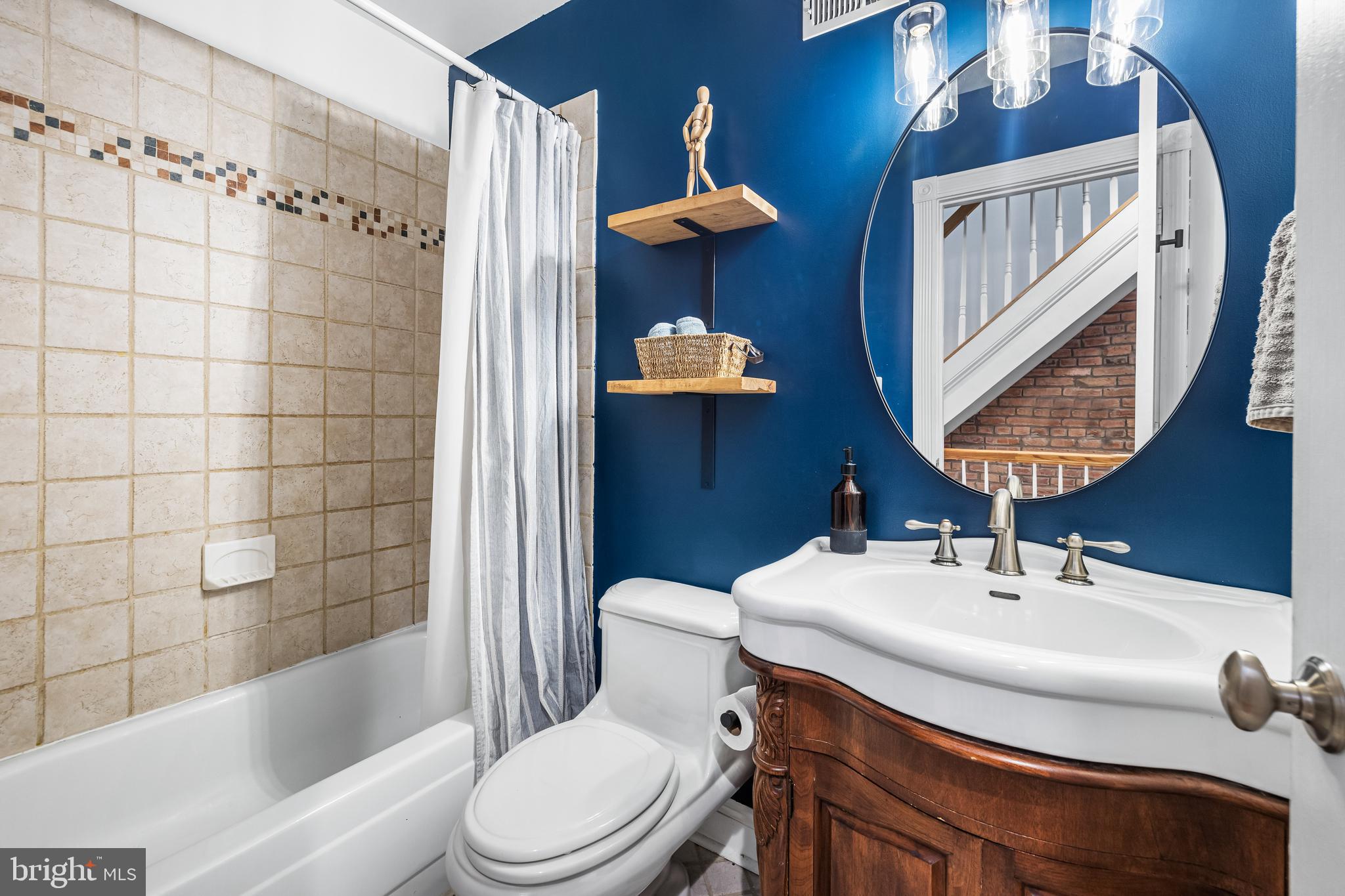 LOCUST POINT - Residential