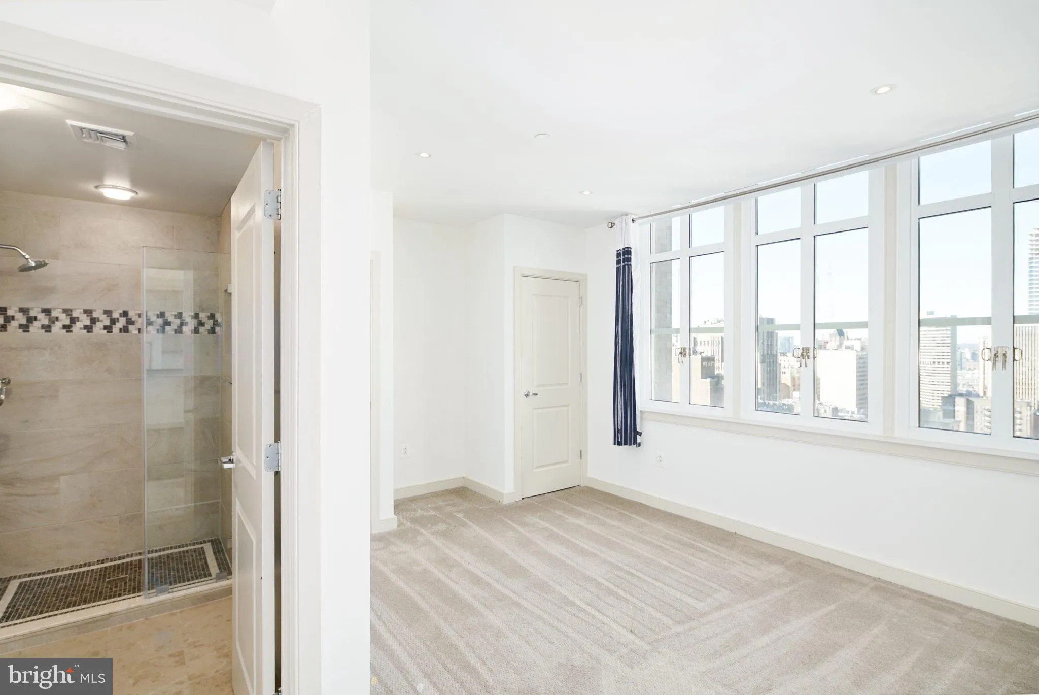 Philadelphia, Pennsylvania 19102, United States, 2 Bedrooms Bedrooms, ,2 BathroomsBathrooms,Residential,Contingent,112632