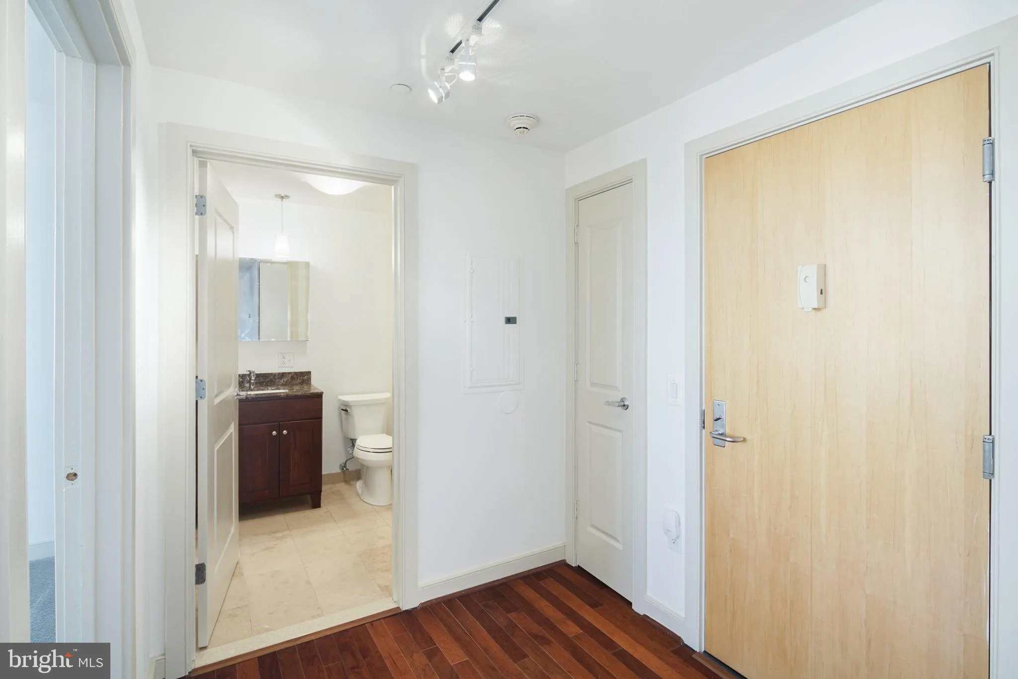 Philadelphia, Pennsylvania 19102, United States, 2 Bedrooms Bedrooms, ,2 BathroomsBathrooms,Residential,Contingent,112632
