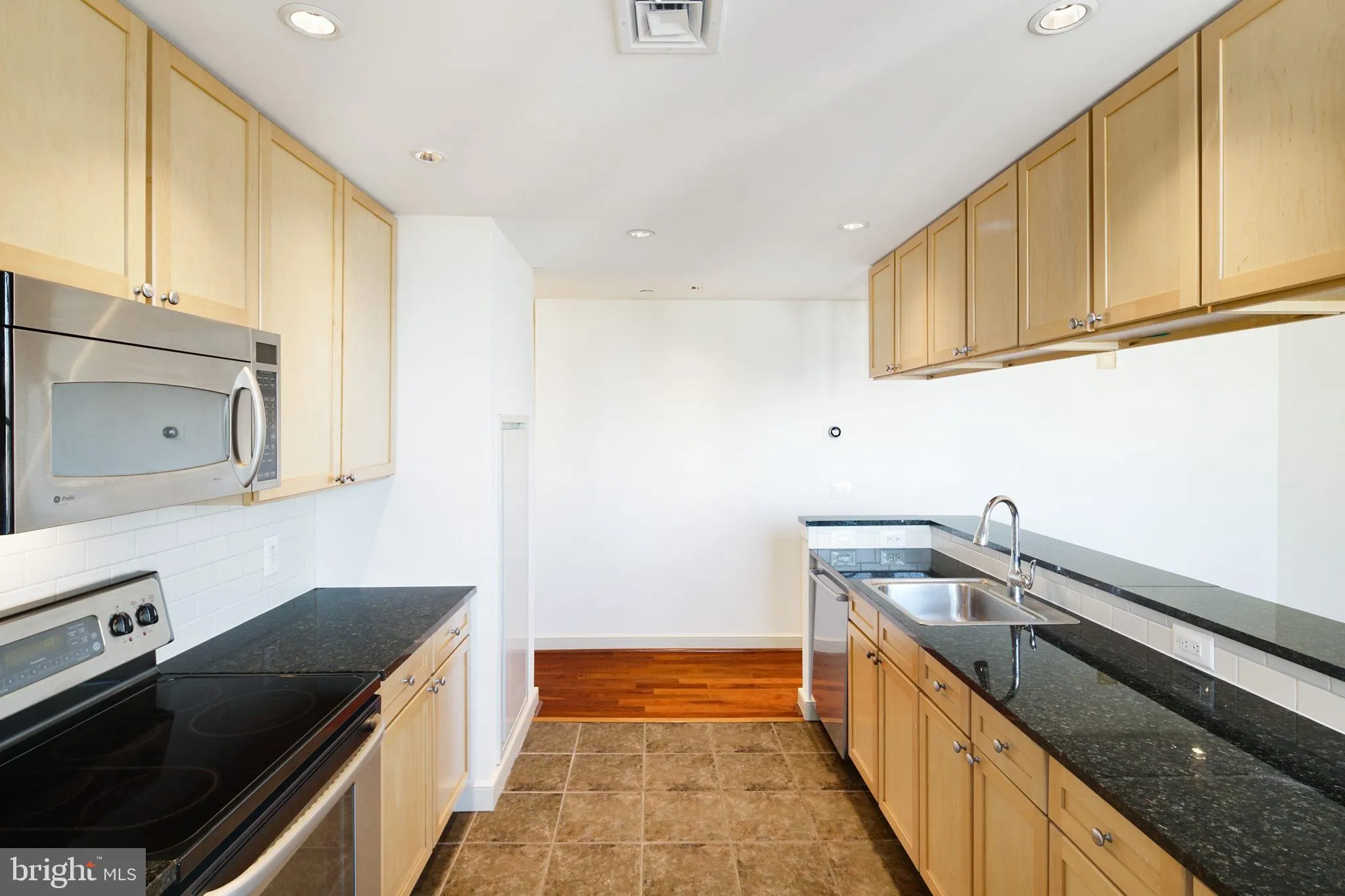 Philadelphia, Pennsylvania 19102, United States, 2 Bedrooms Bedrooms, ,2 BathroomsBathrooms,Residential,Contingent,112632