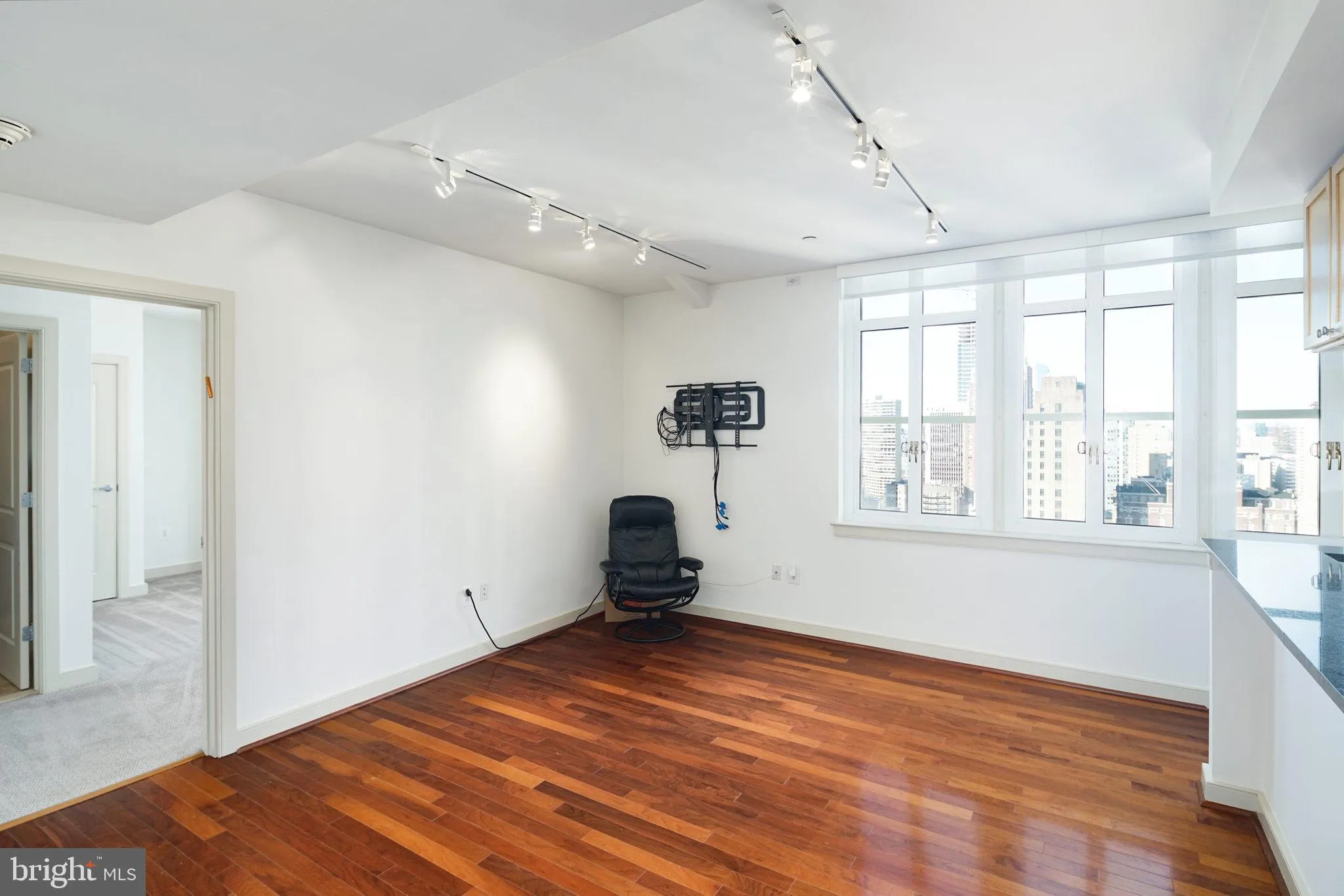 Philadelphia, Pennsylvania 19102, United States, 2 Bedrooms Bedrooms, ,2 BathroomsBathrooms,Residential,Contingent,112632