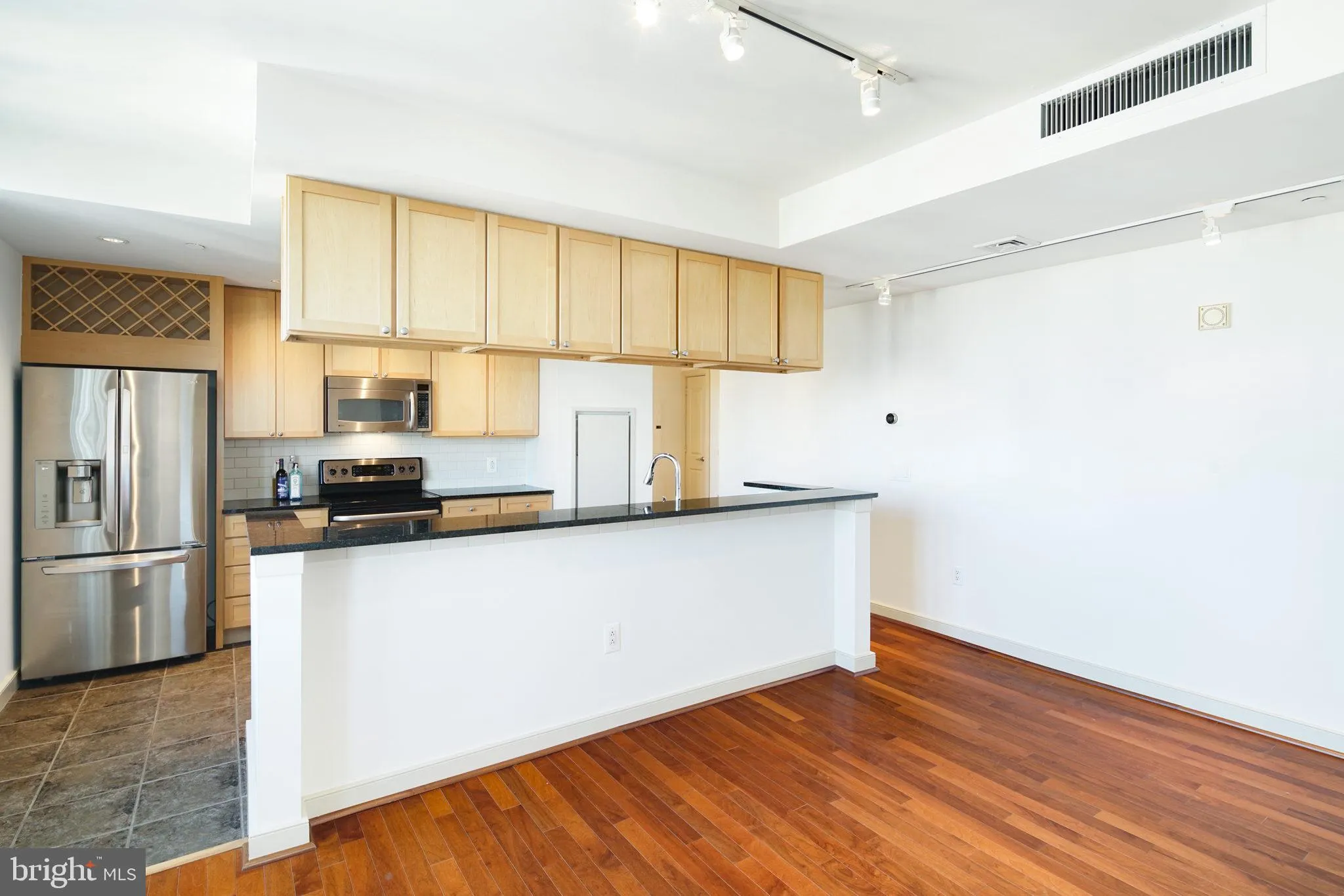 Philadelphia, Pennsylvania 19102, United States, 2 Bedrooms Bedrooms, ,2 BathroomsBathrooms,Residential,Contingent,112632