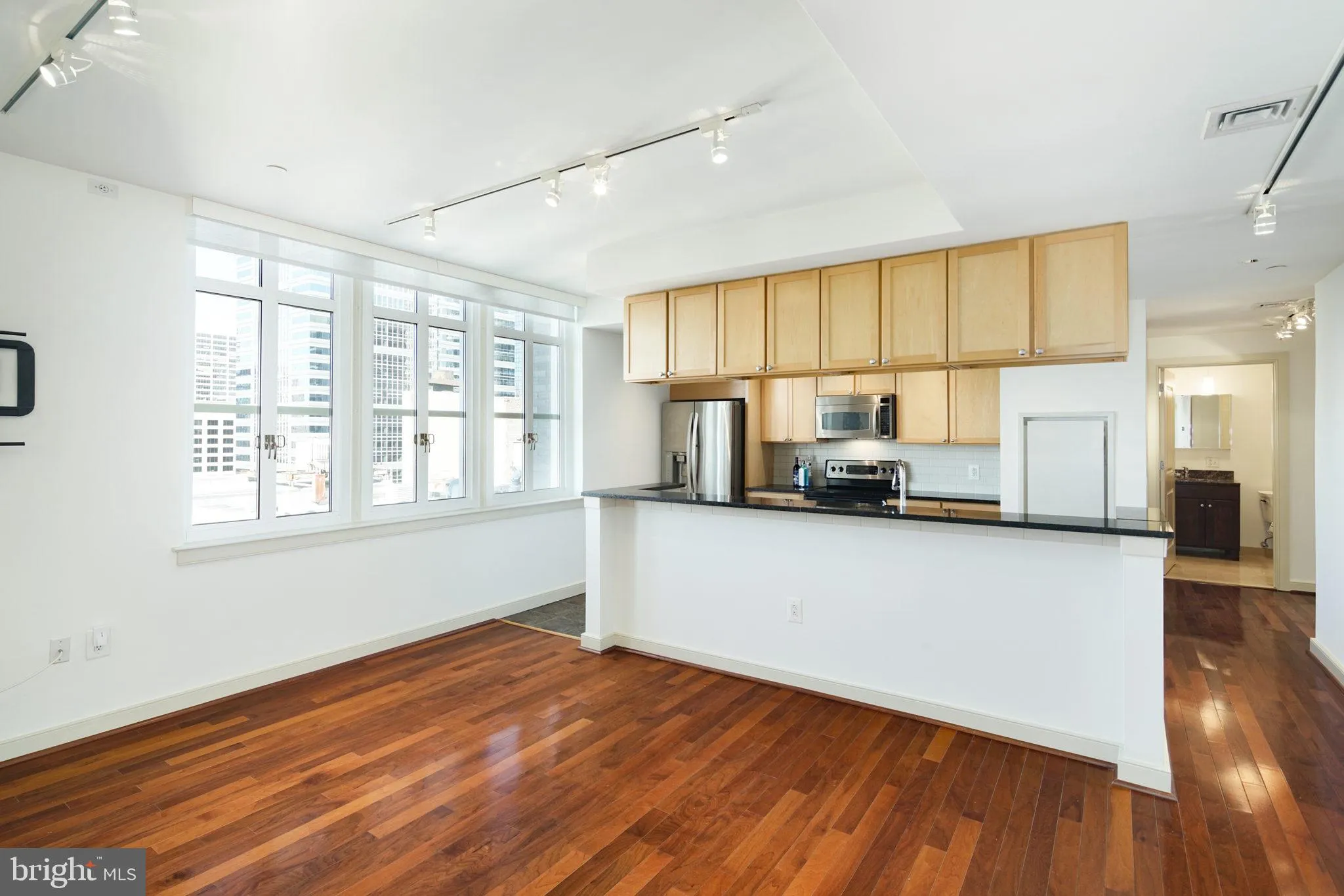 Philadelphia, Pennsylvania 19102, United States, 2 Bedrooms Bedrooms, ,2 BathroomsBathrooms,Residential,Contingent,112632