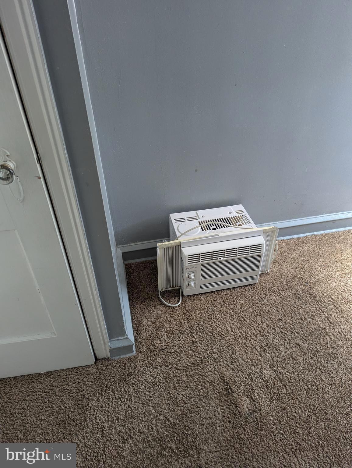 CASTOR GARDENS - Residential Lease