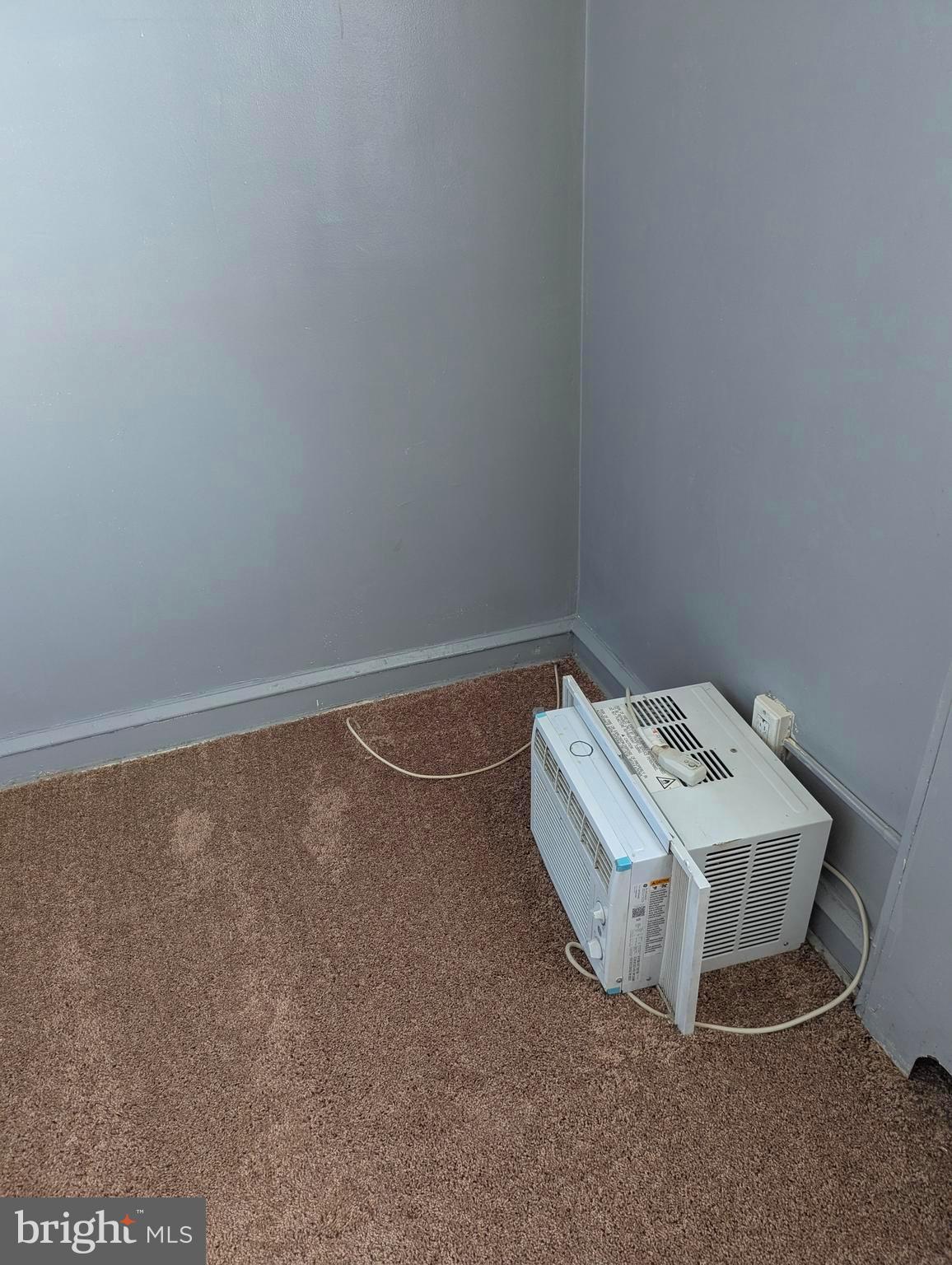 CASTOR GARDENS - Residential Lease