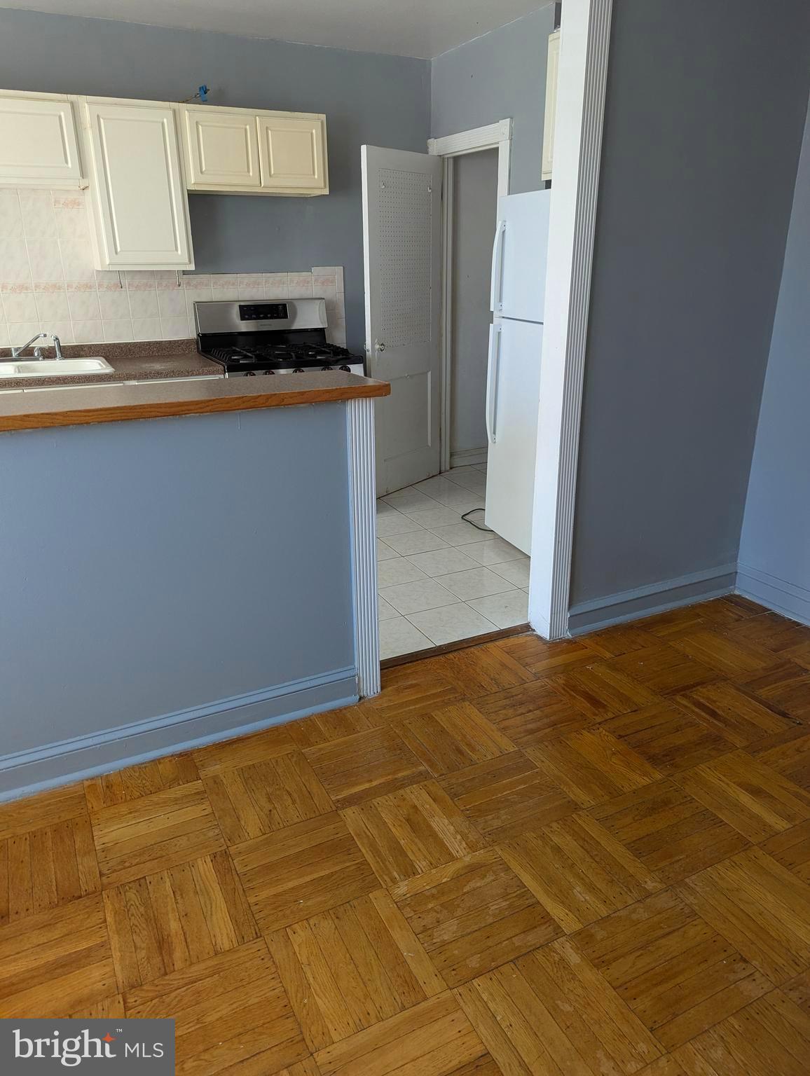 CASTOR GARDENS - Residential Lease